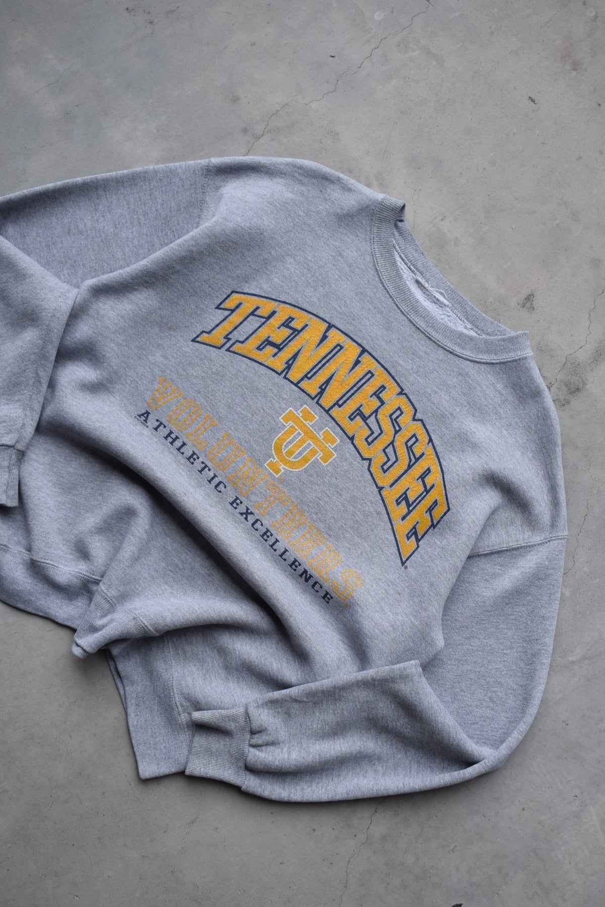 University of Tennessee Grey Graphic Crewneck — 1990s (M) - Retrospective Store