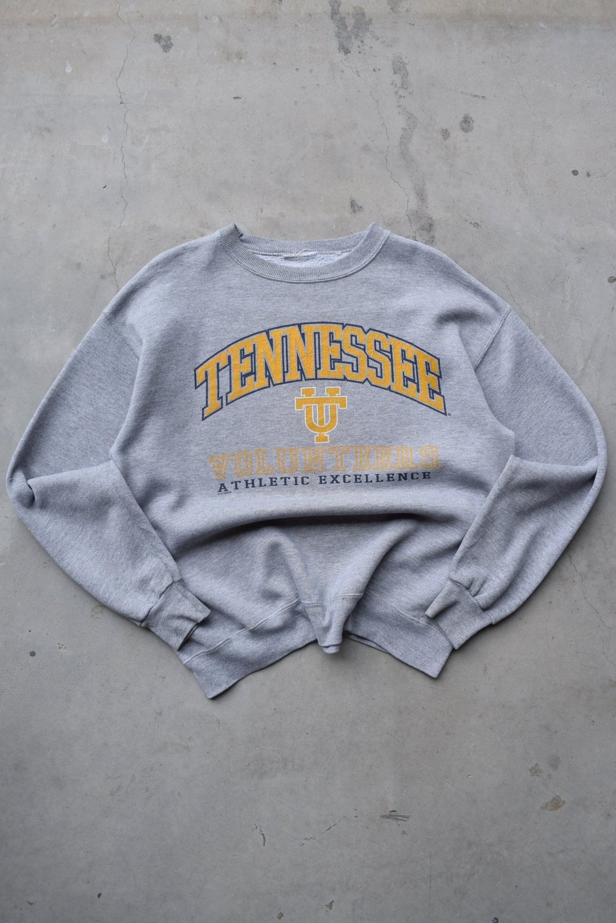 University of Tennessee Grey Graphic Crewneck — 1990s (M) - Retrospective Store