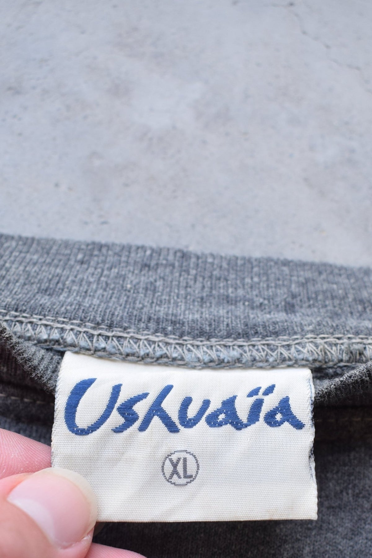 Ushuaia Charcoal Graphic Crewneck — 2000s (L) - Retrospective Store