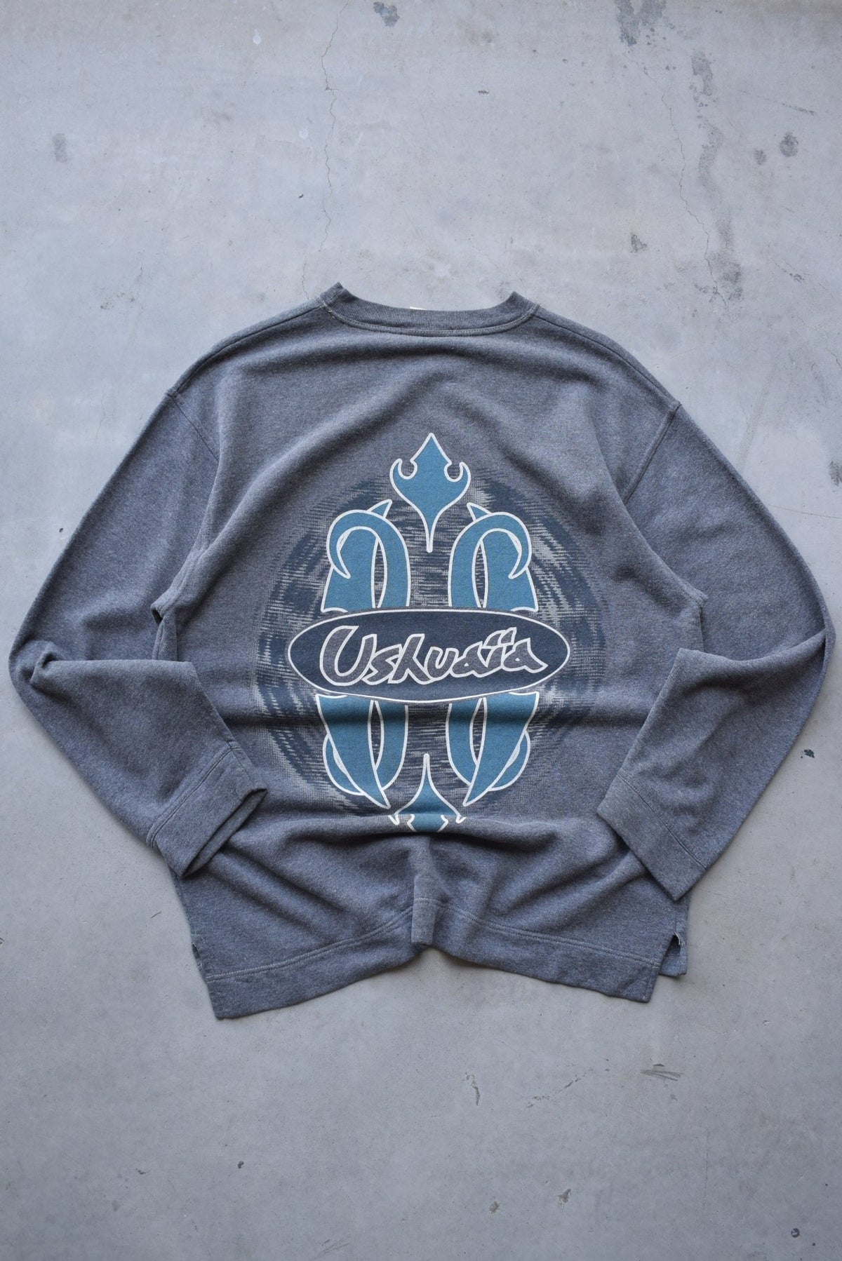 Ushuaia Charcoal Graphic Crewneck — 2000s (L) - Retrospective Store