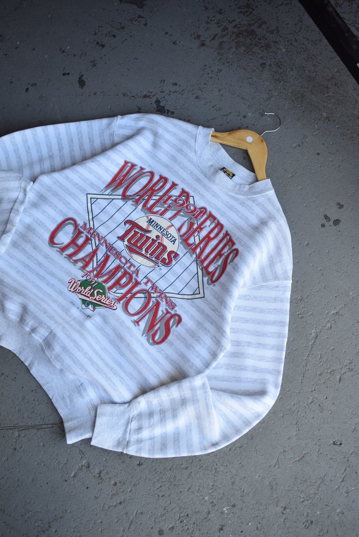 Vintage 1991 MLB Minnesota Twins World Series Champions Crewneck (M/L) - Retrospective Store