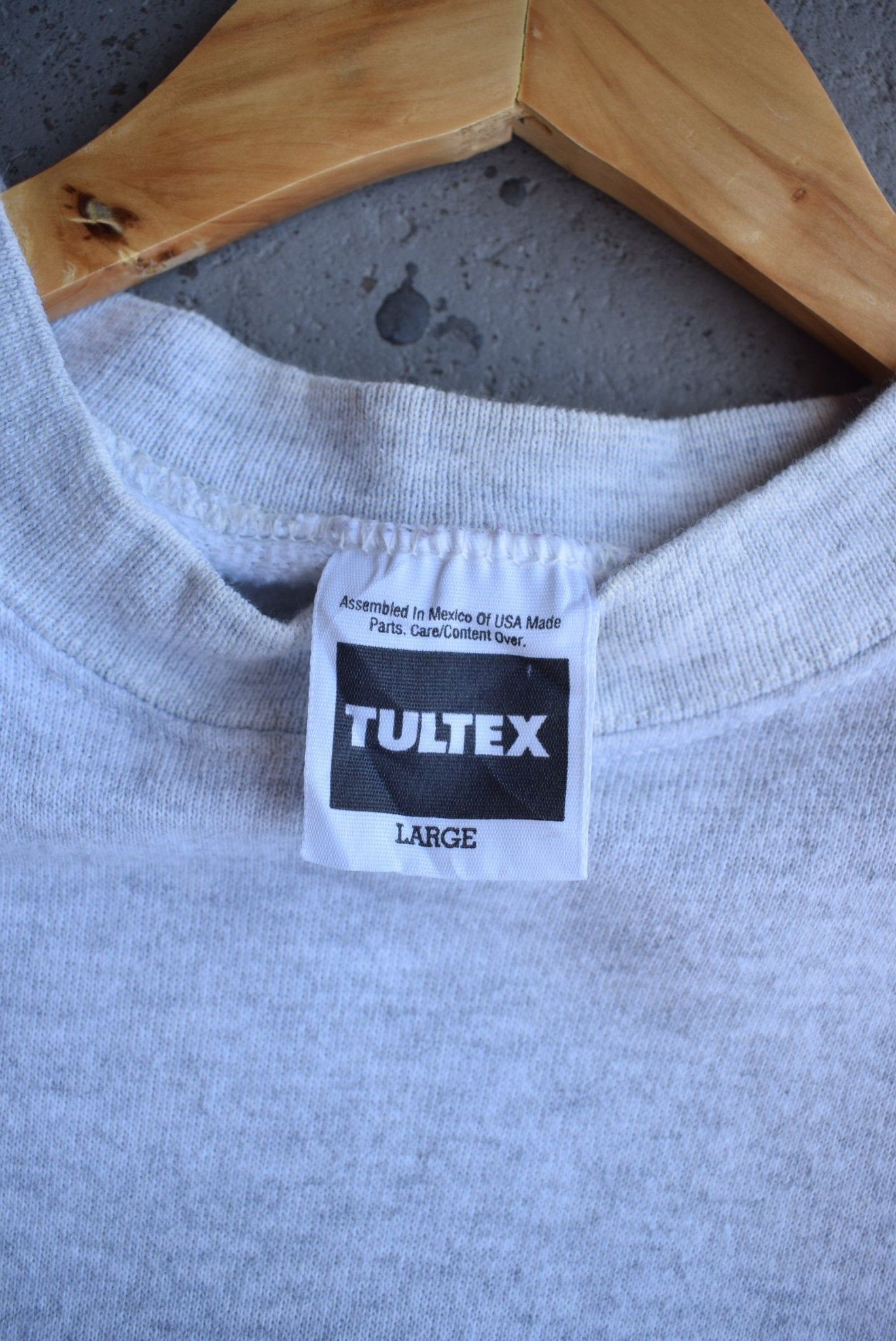 Vintage 1994 Warner Bros. Daffy Duck Embroidered Crewneck (M) - Retrospective Store