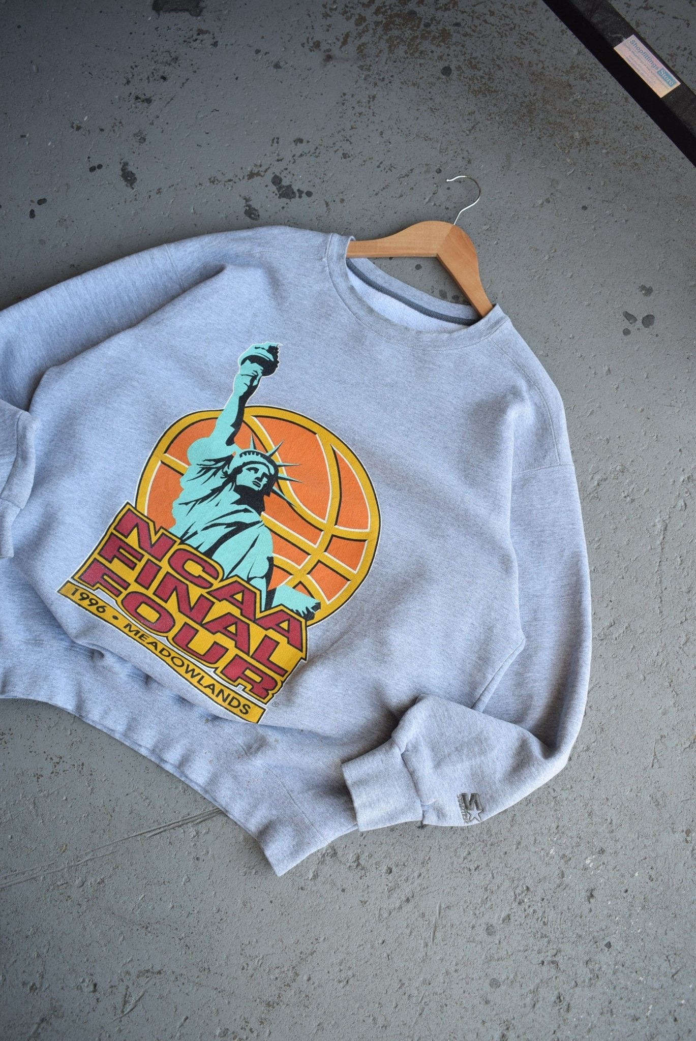 Vintage 1996 Starter NCAA Final Four Basketball Crewneck (XL) - Retrospective Store