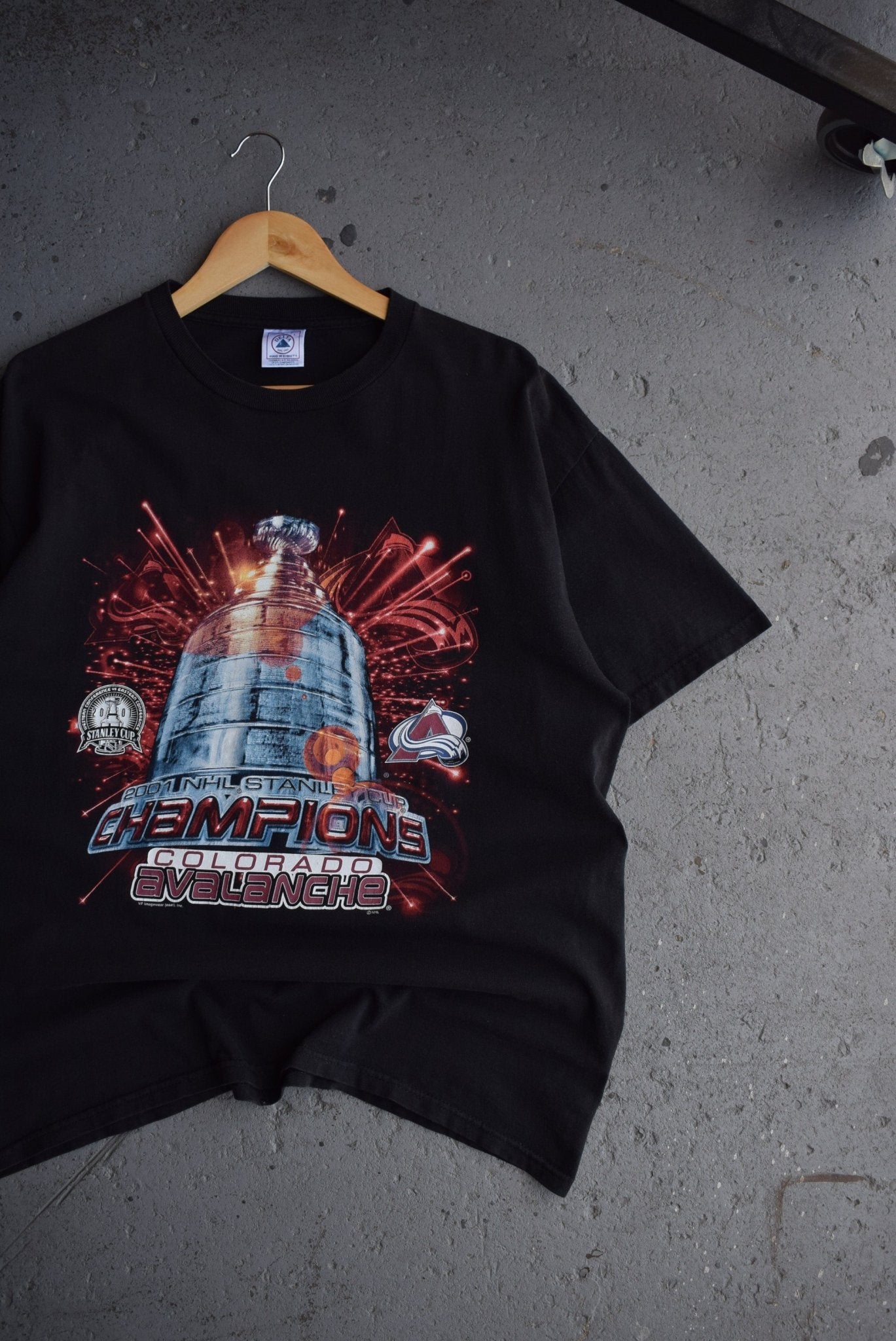 Vintage 2001 NHL Stanley Cup Champions Tee (L) - Retrospective Store