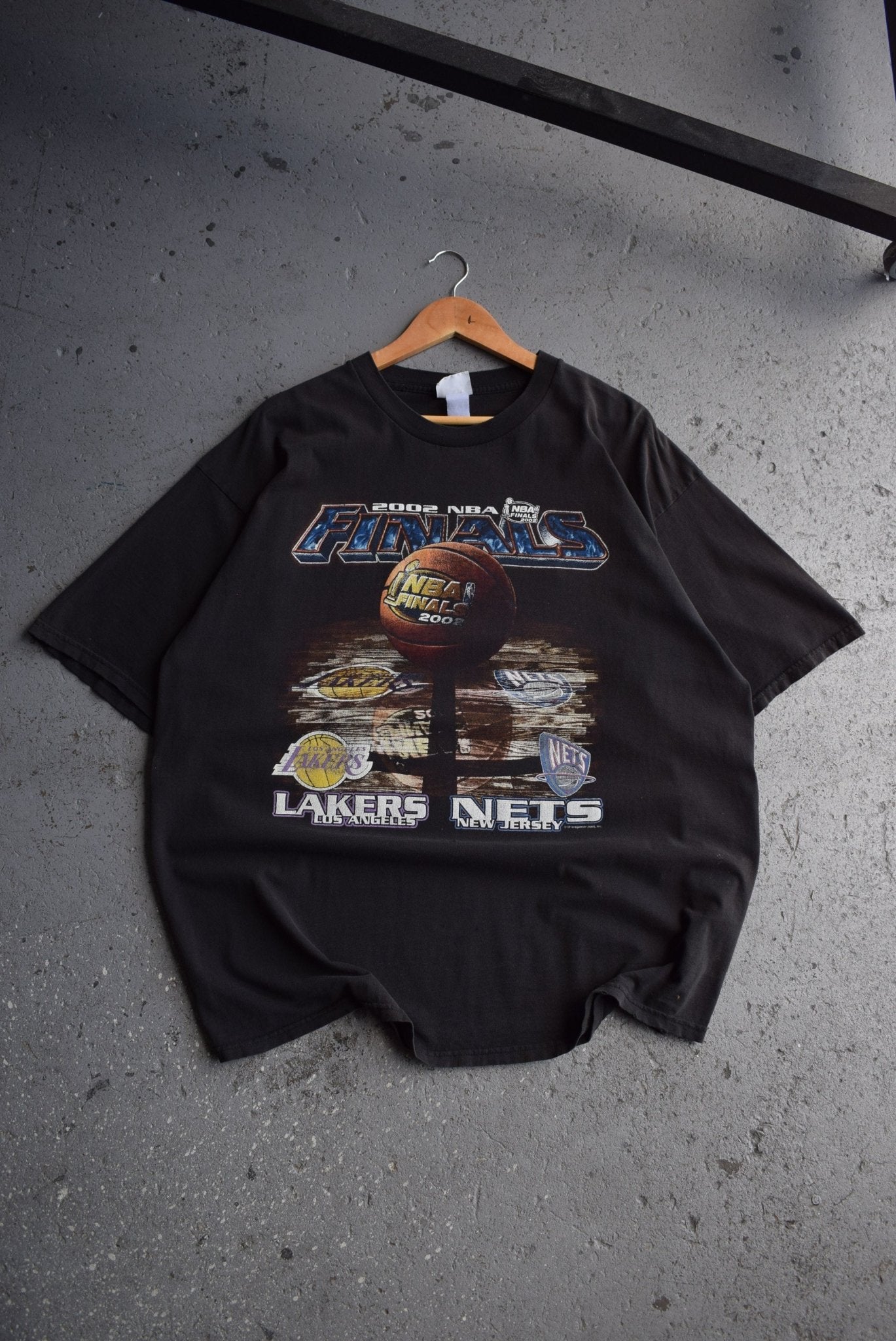 Vintage 2002 NBA Los Angeles Lakers vs New Jersey Nets Tee (XXL) - Retrospective Store