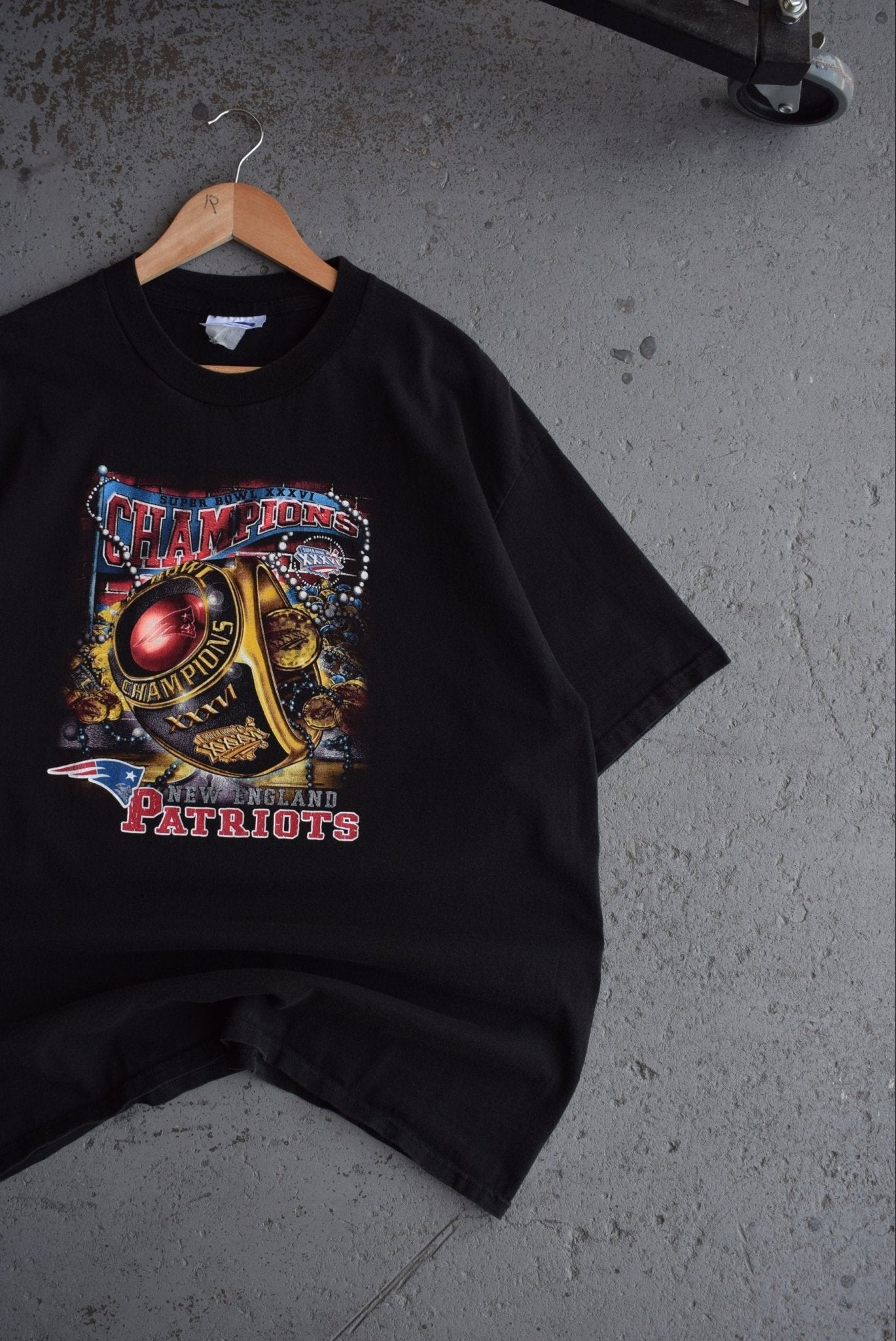 Vintage 2002 NFL New England Patriots Superbowl XXXVI Champions Tee (XL) - Retrospective Store
