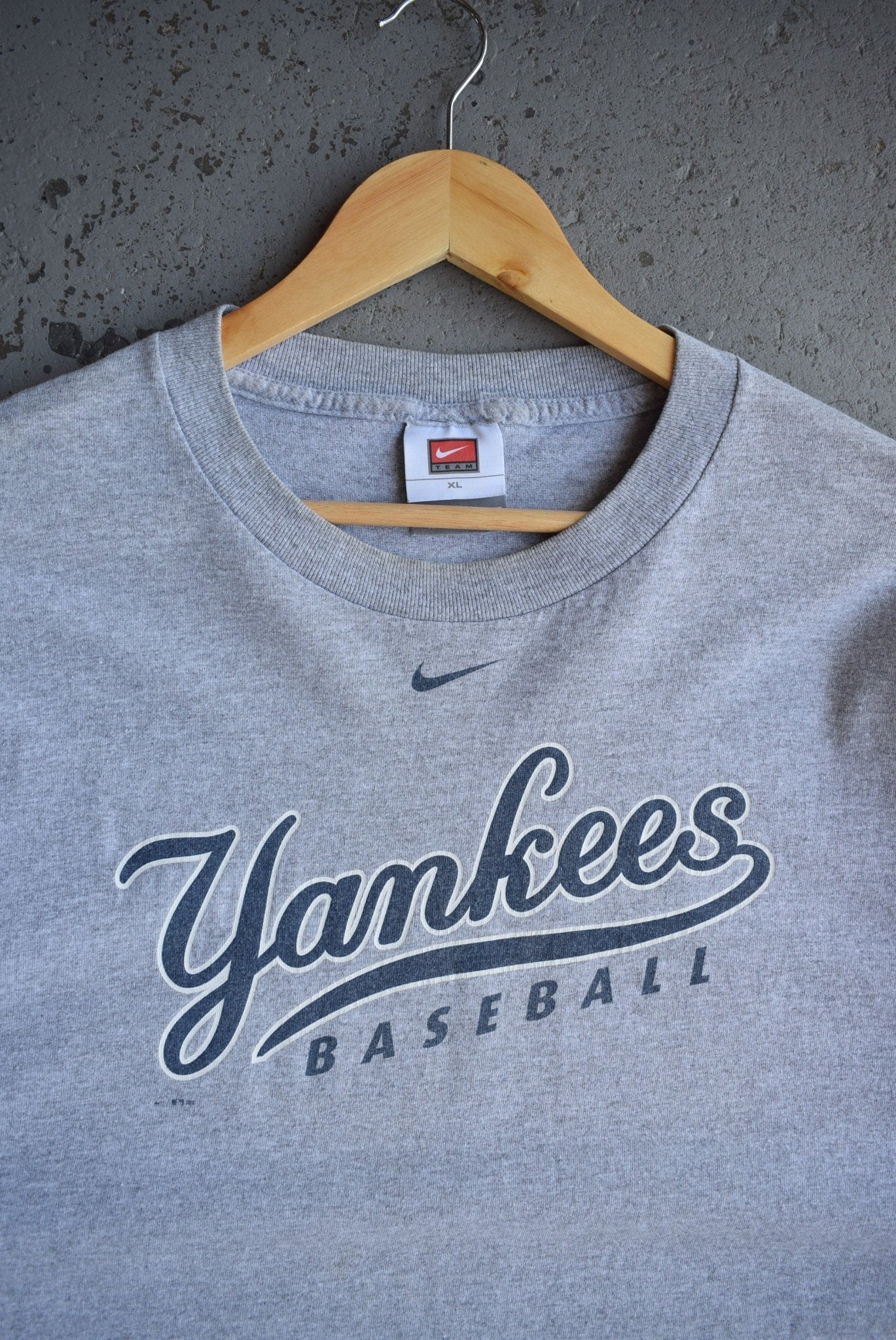 Vintage 2002 Nike x MLB New York Yankees Tee (XL) - Retrospective Store