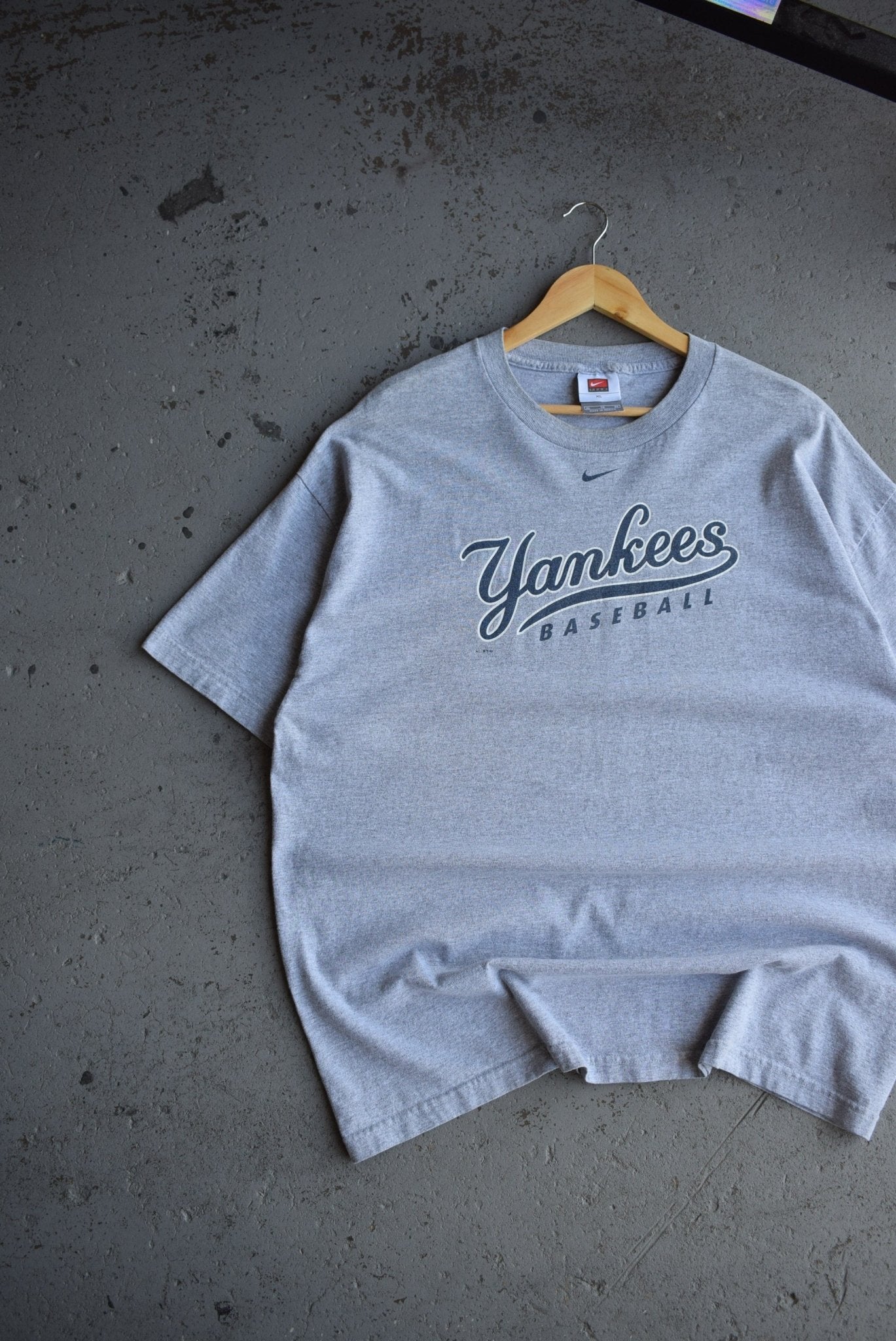 Vintage 2002 Nike x MLB New York Yankees Tee (XL) - Retrospective Store