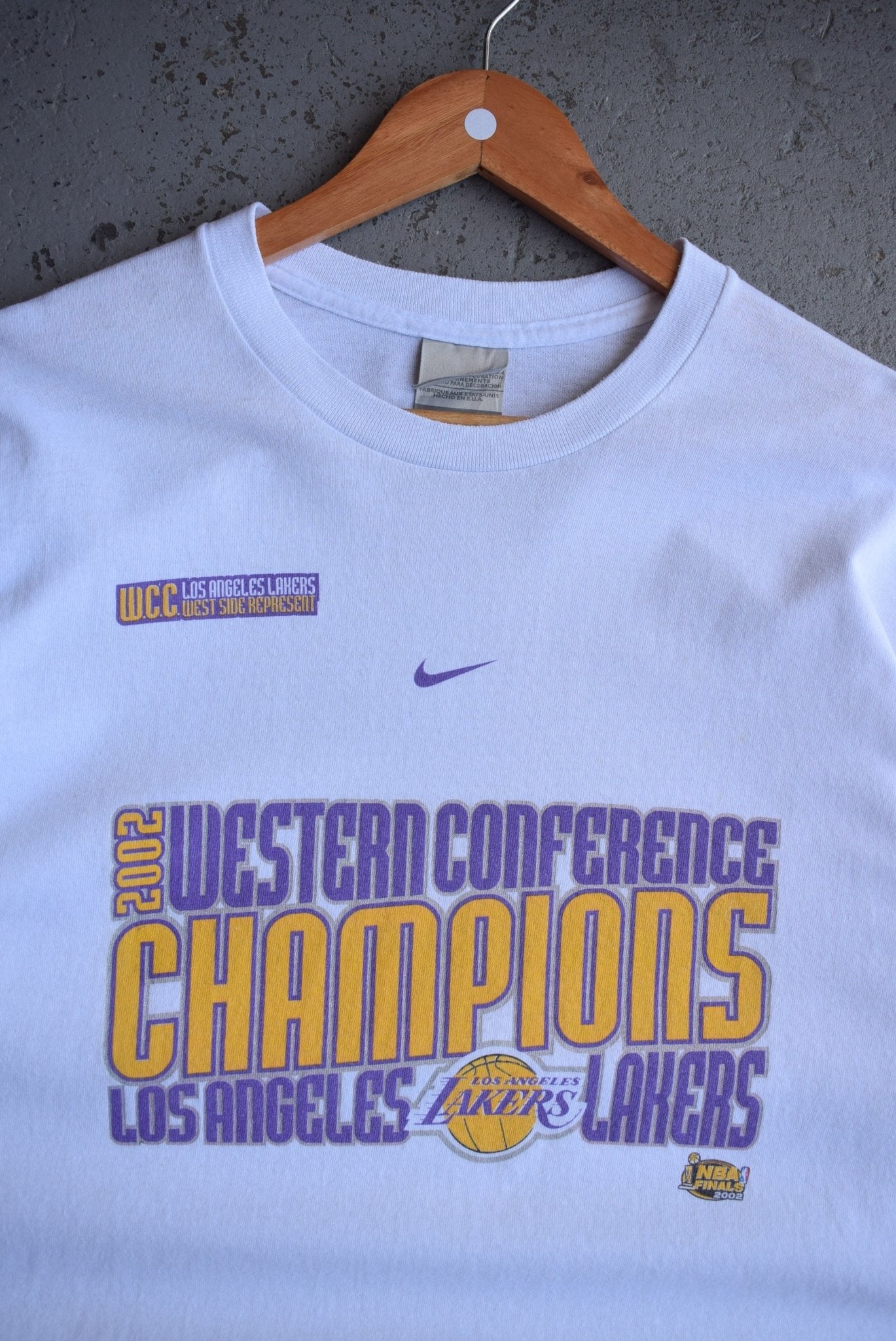 Vintage 2002 Nike x NBA Los Angeles Lakers Champions Tee (L/XL) - Retrospective Store