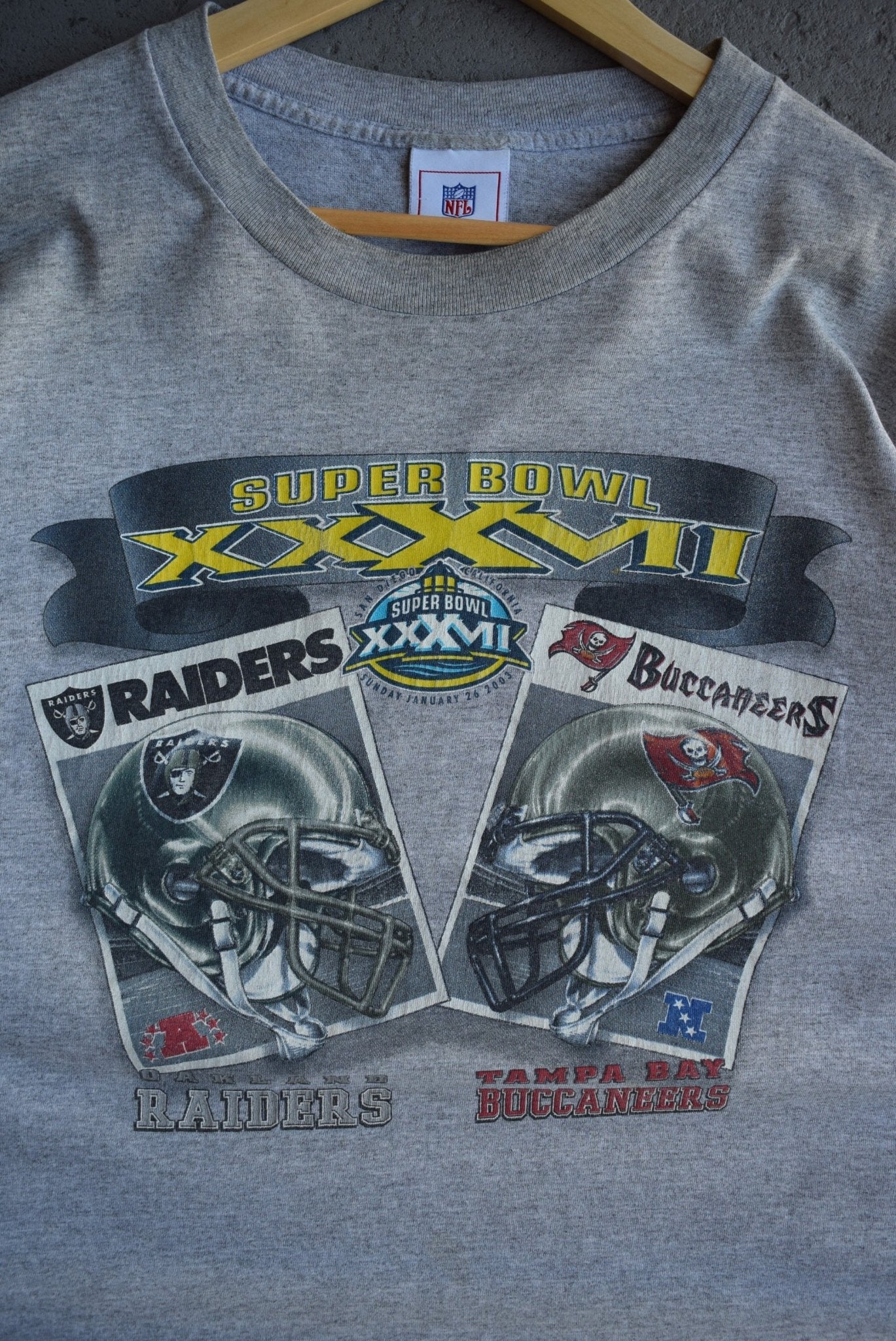 Vintage 2003 NFL Raiders vs Buccaneers Superbowl XXXVII Tee (L) - Retrospective Store