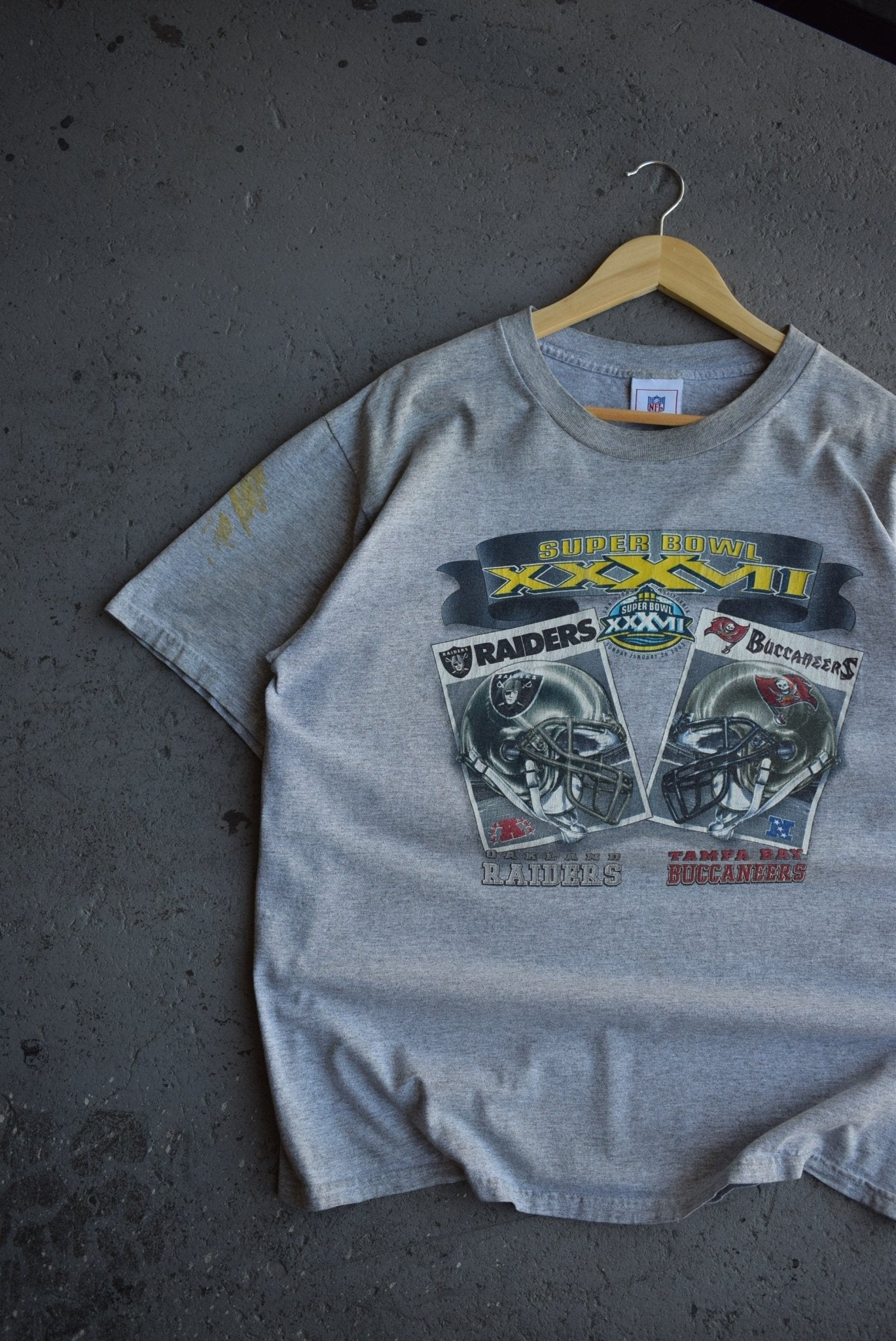 Vintage 2003 NFL Raiders vs Buccaneers Superbowl XXXVII Tee (L) - Retrospective Store