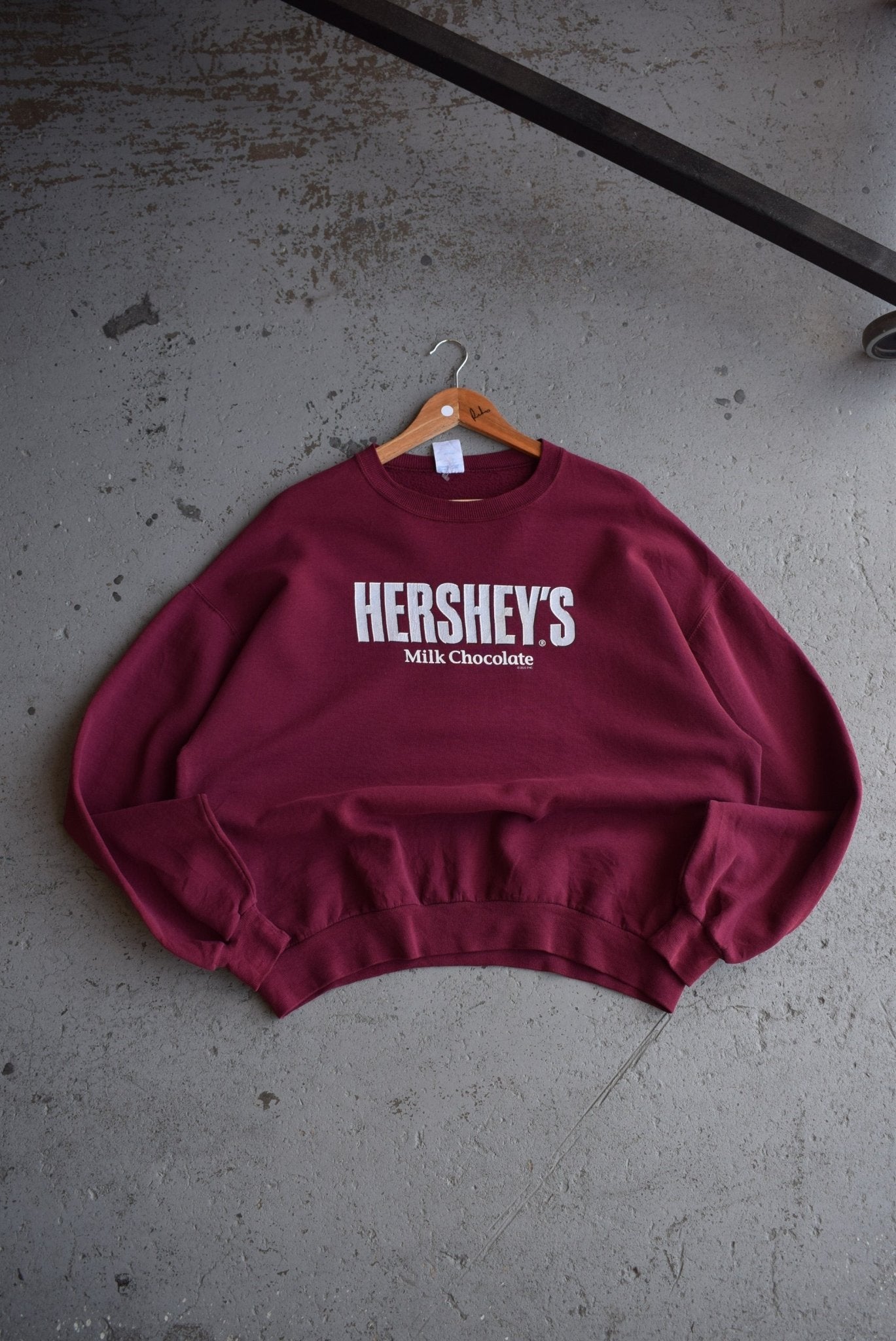 Vintage 2005 Hersey's Milk Chocolate Graphic Crewneck (M/L) - Retrospective Store