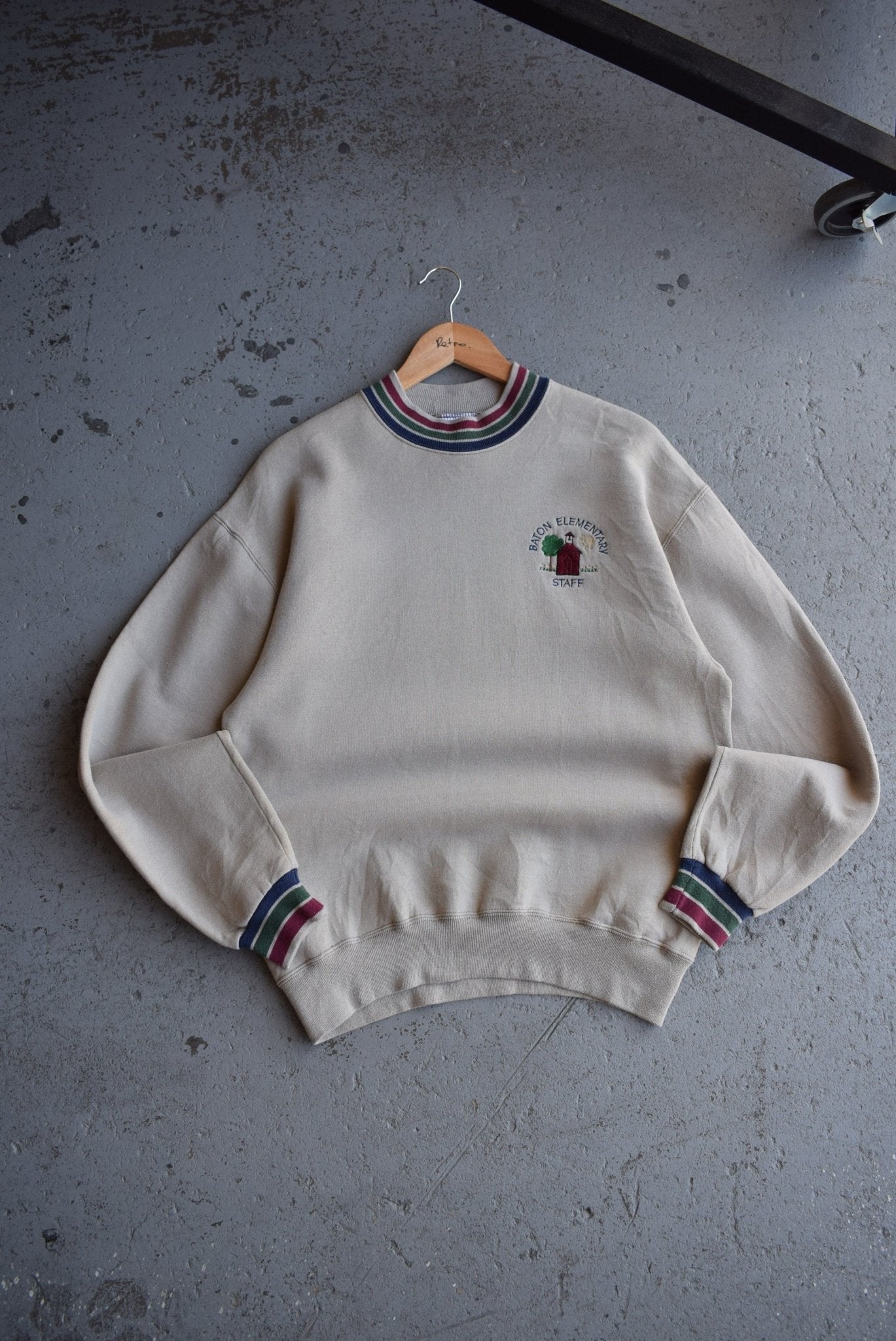 Vintage 90s Baton Elementary Staff Embroidered Crewneck (M) - Retrospective Store