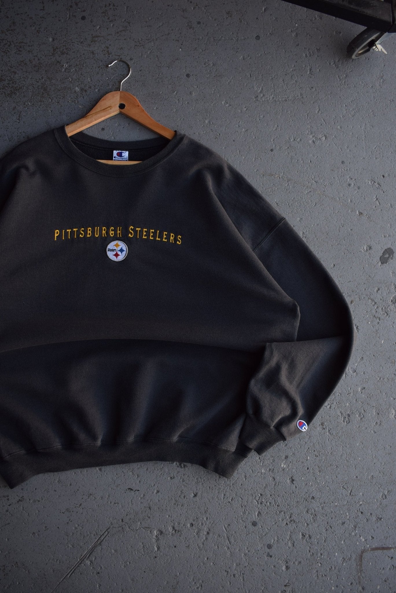 Vintage 90s Champion x NFL Pittsburgh Steelers Embroidered Crewneck (XXL) - Retrospective Store