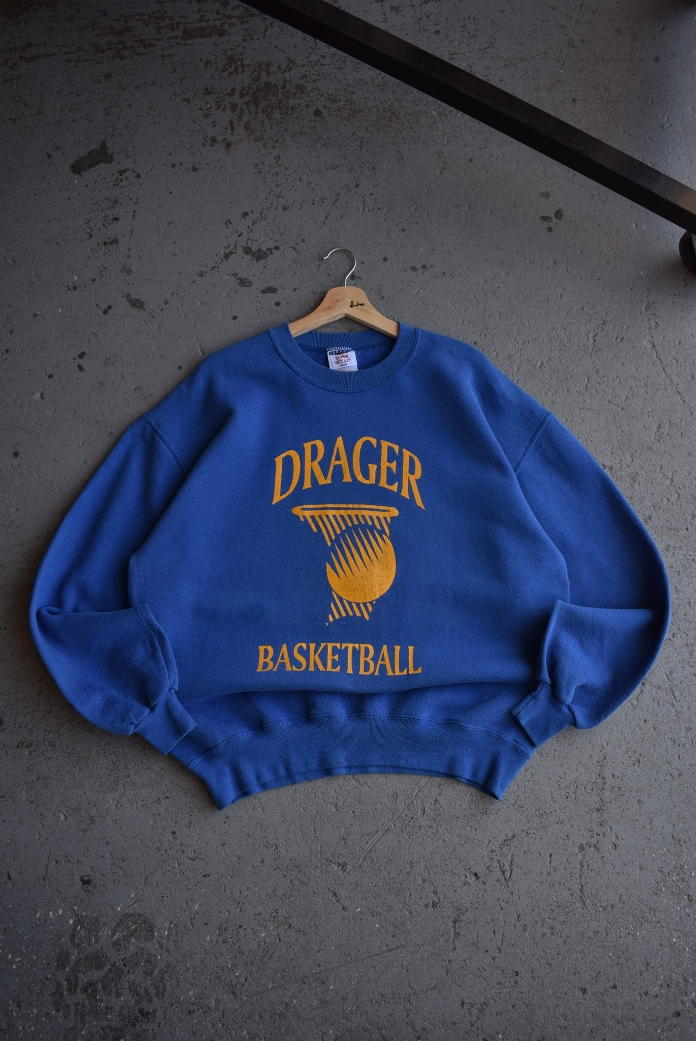 Vintage 90s Drager Basketball Graphic Crewneck (XL) - Retrospective Store