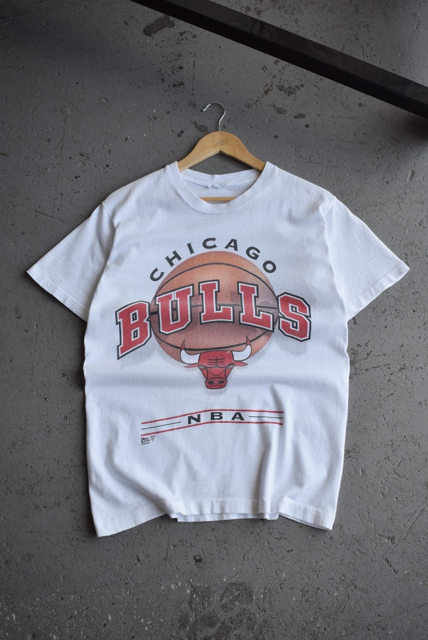 Vintage 90s NBA Chicago Bulls Tee (M) - Retrospective Store