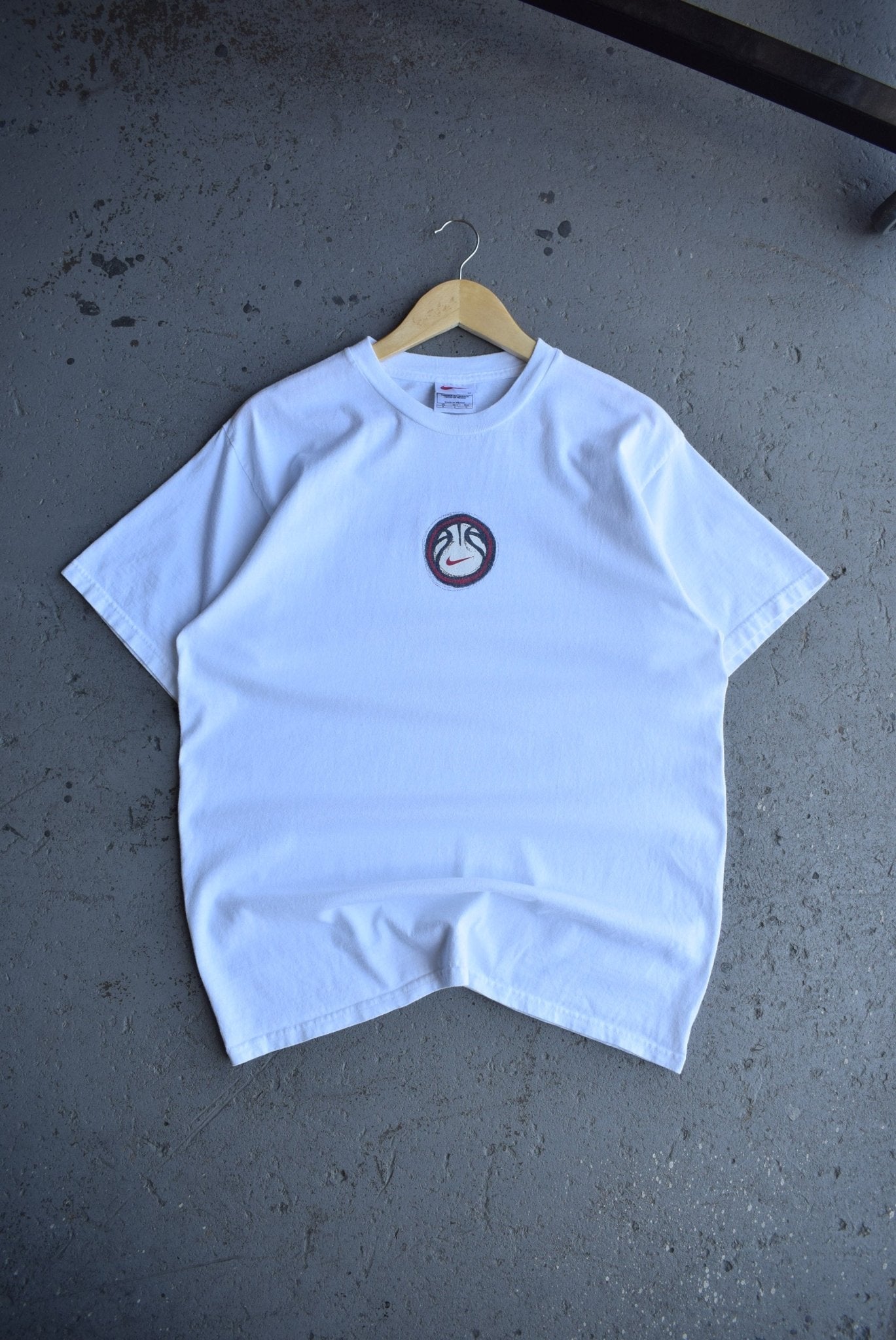 Vintage 90s Nike Basketball Tee (M/L) - Retrospective Store