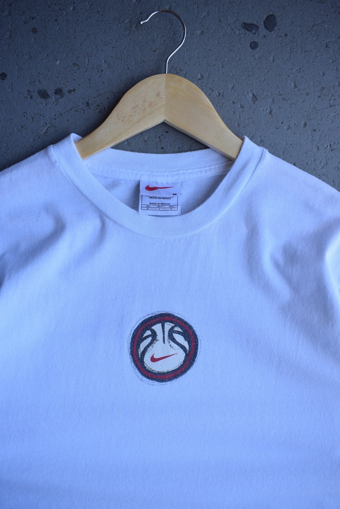 Vintage 90s Nike Basketball Tee (M/L) - Retrospective Store