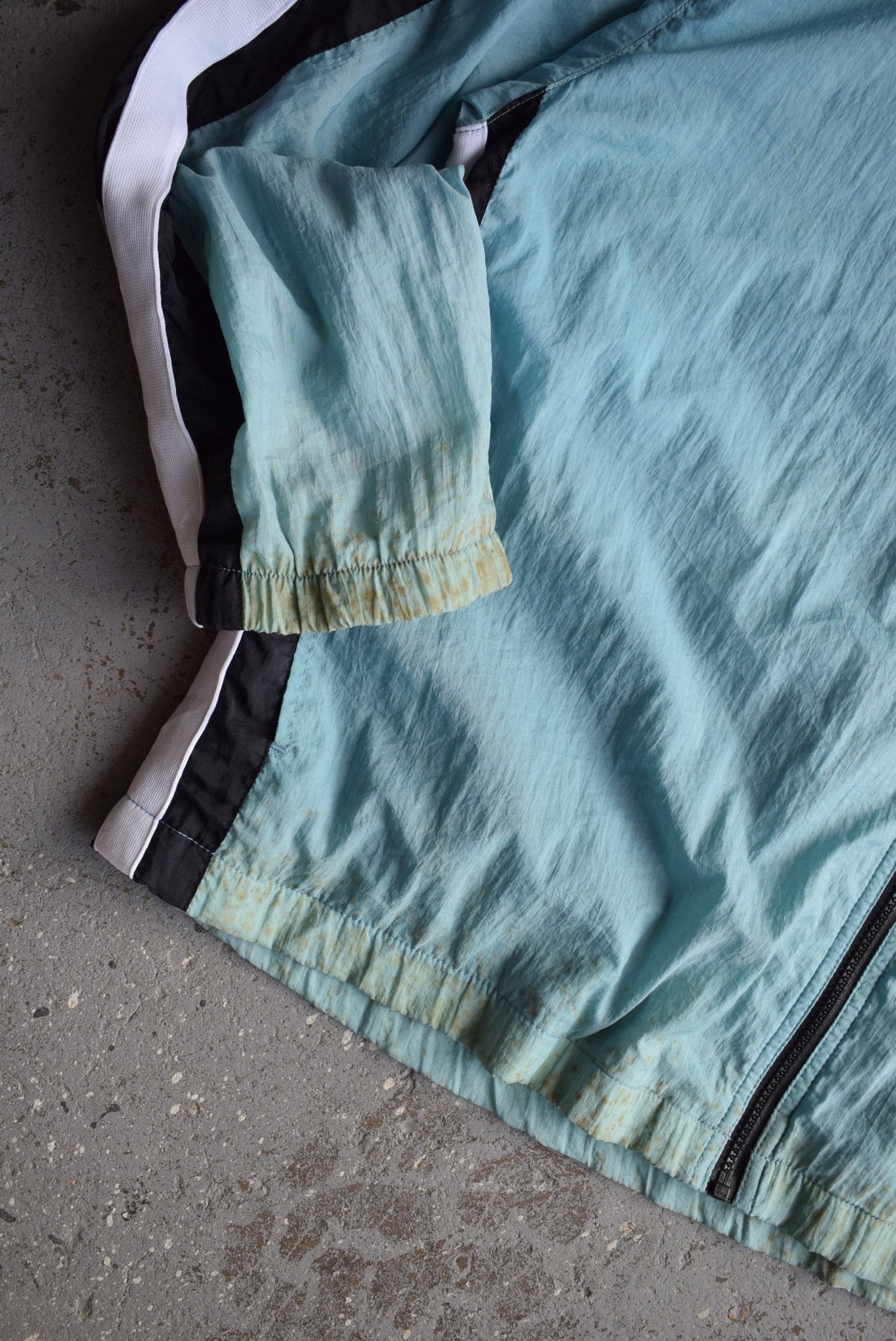 Vintage 90s Nike Classic Logo Embroidered Windbreaker Jacket (XL) - Retrospective Store