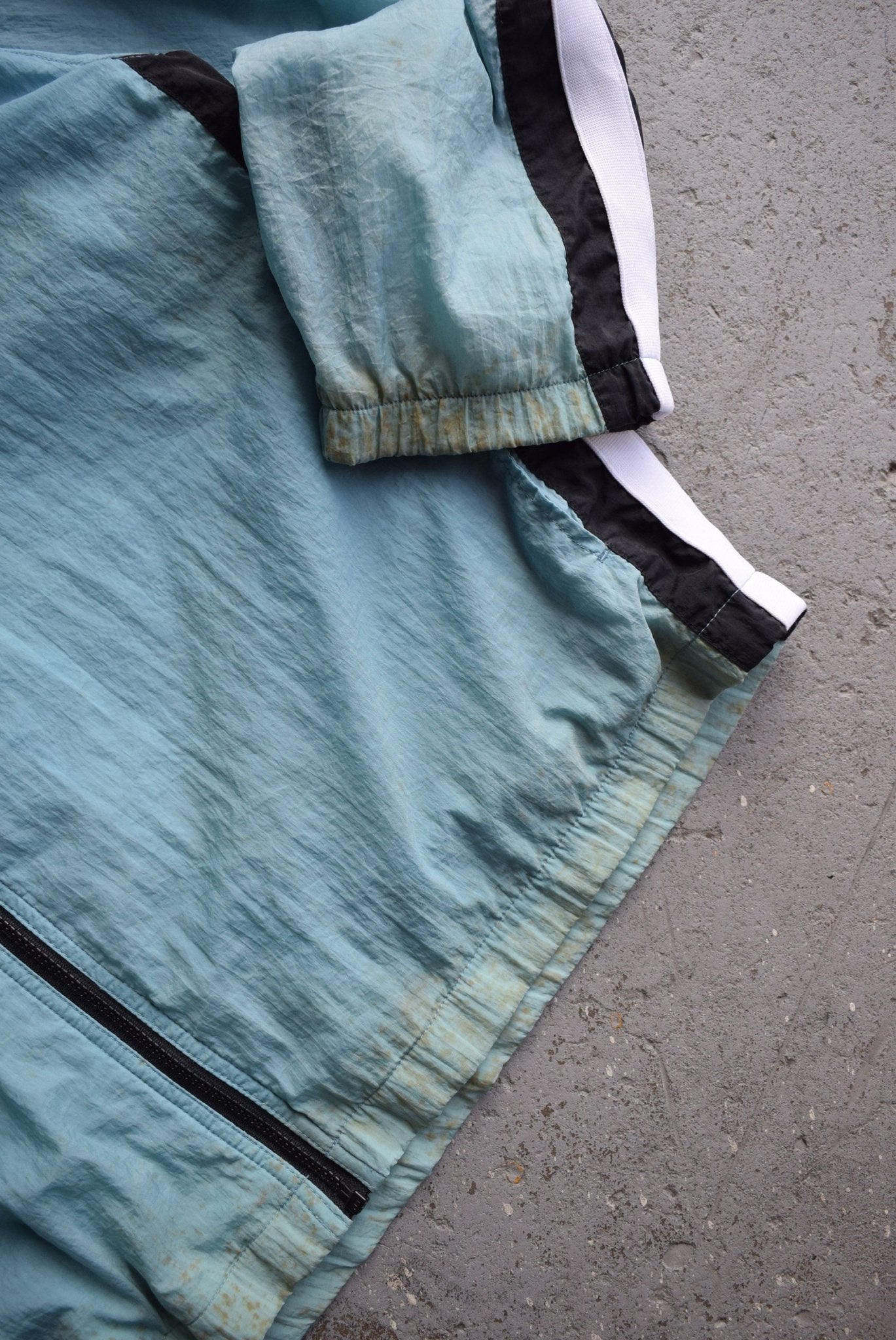 Vintage 90s Nike Classic Logo Embroidered Windbreaker Jacket (XL) - Retrospective Store