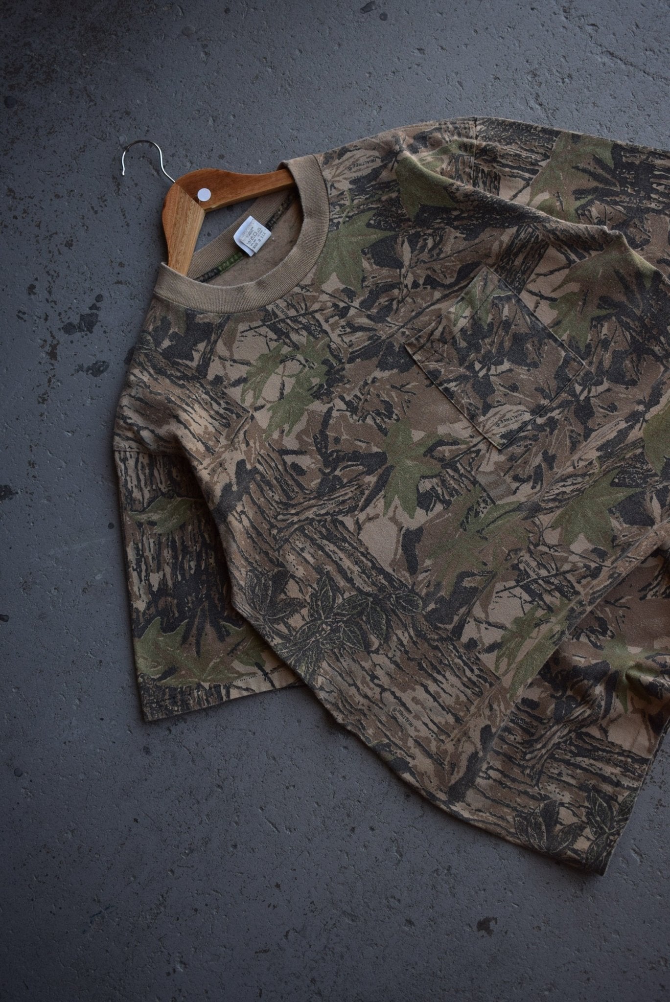 Vintage 90s Real Tree Pocket Tee (L) - Retrospective Store