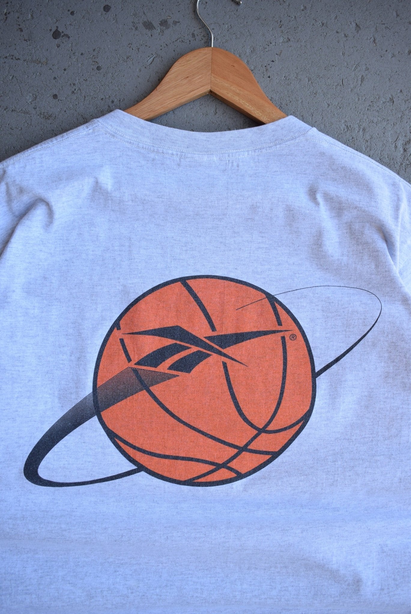 Vintage 90s Reebok x Iowa Hawks Basketball Tee (L) - Retrospective Store