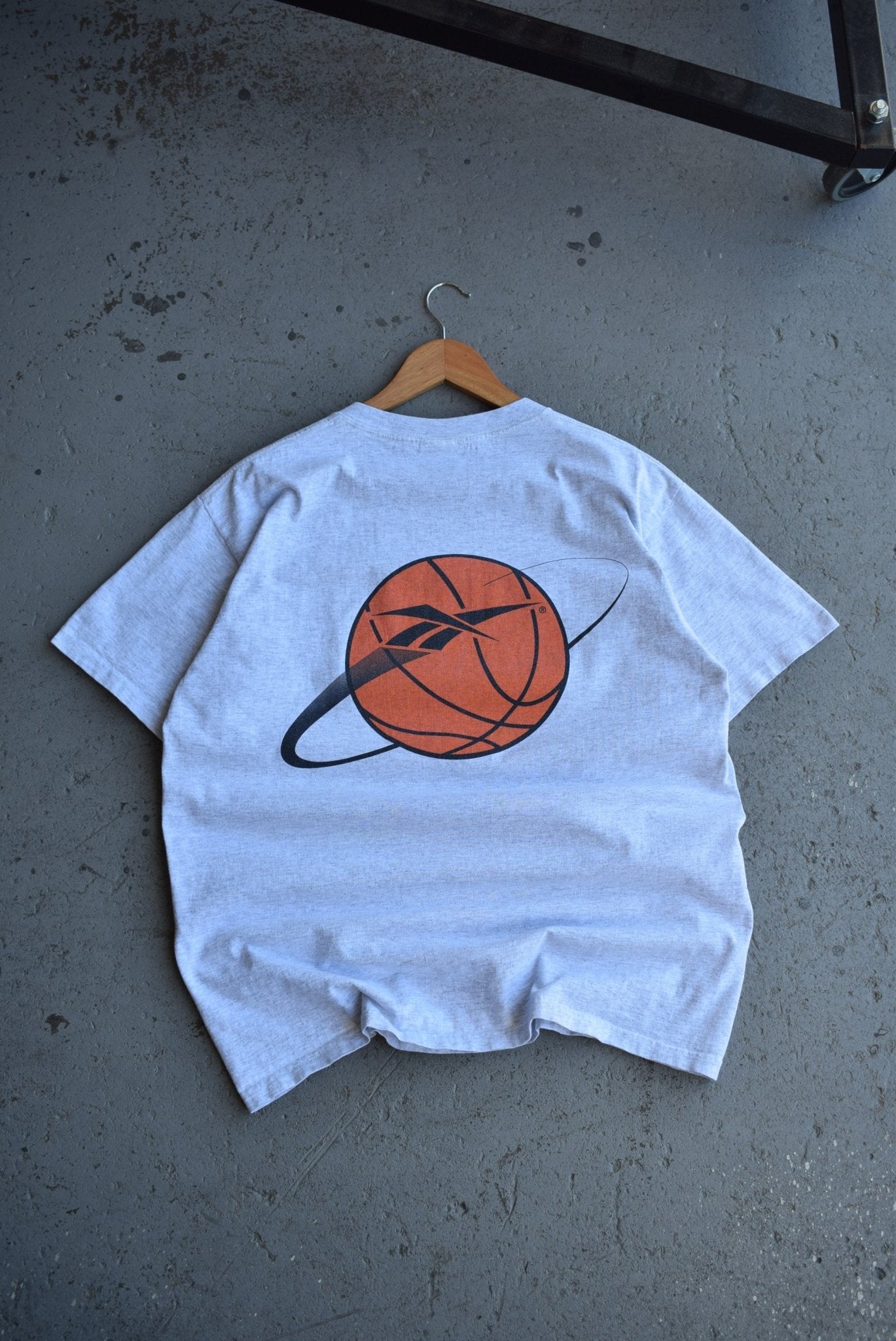 Vintage 90s Reebok x Iowa Hawks Basketball Tee (L) - Retrospective Store