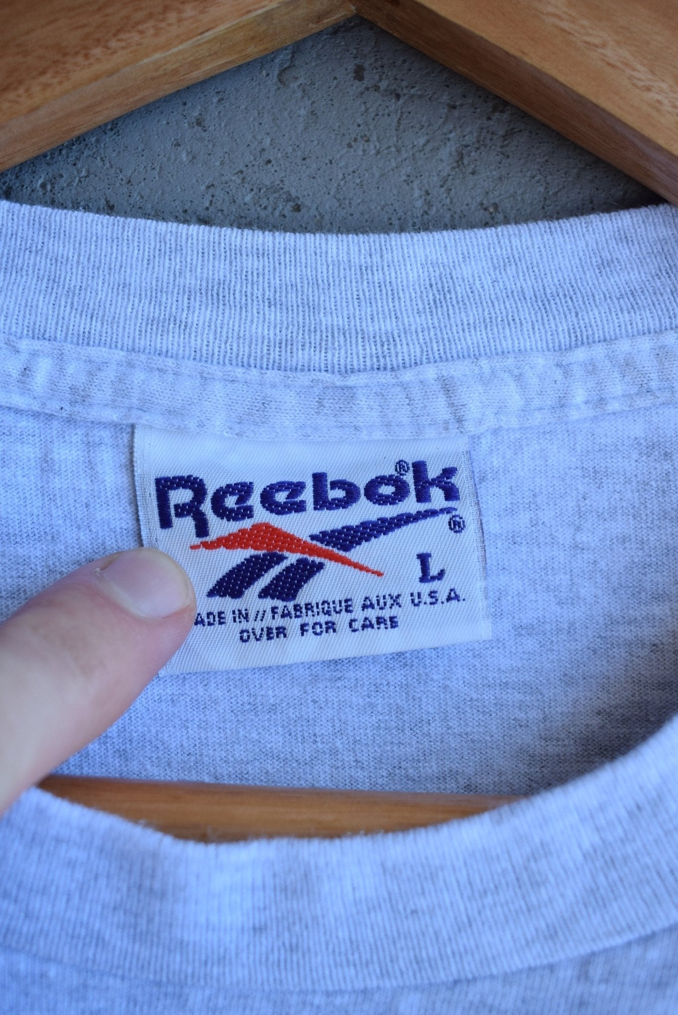 Vintage 90s Reebok x Iowa Hawks Basketball Tee (L) - Retrospective Store