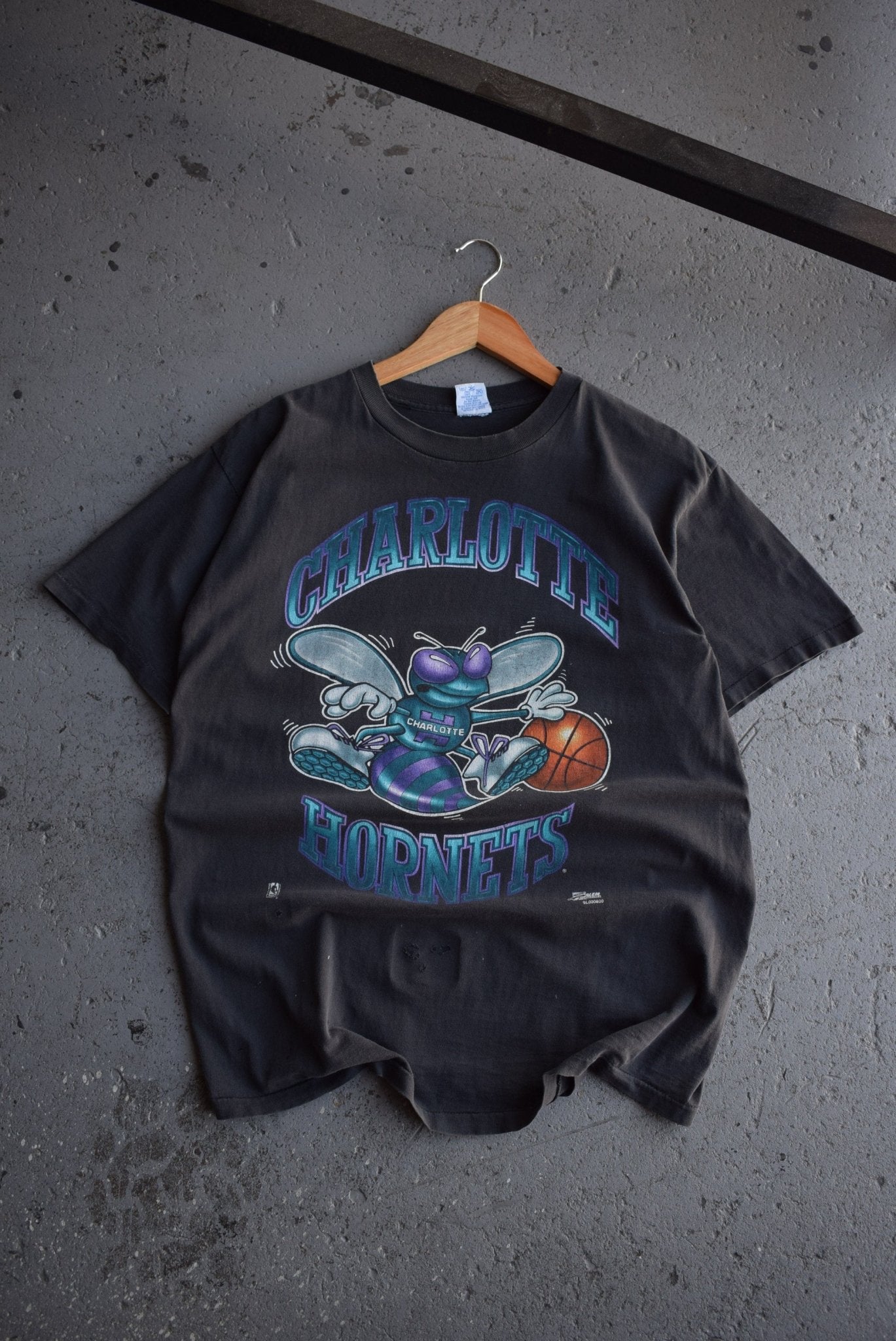 Vintage 90s Salem x NBA Charlotte Hornets Tee (M) - Retrospective Store