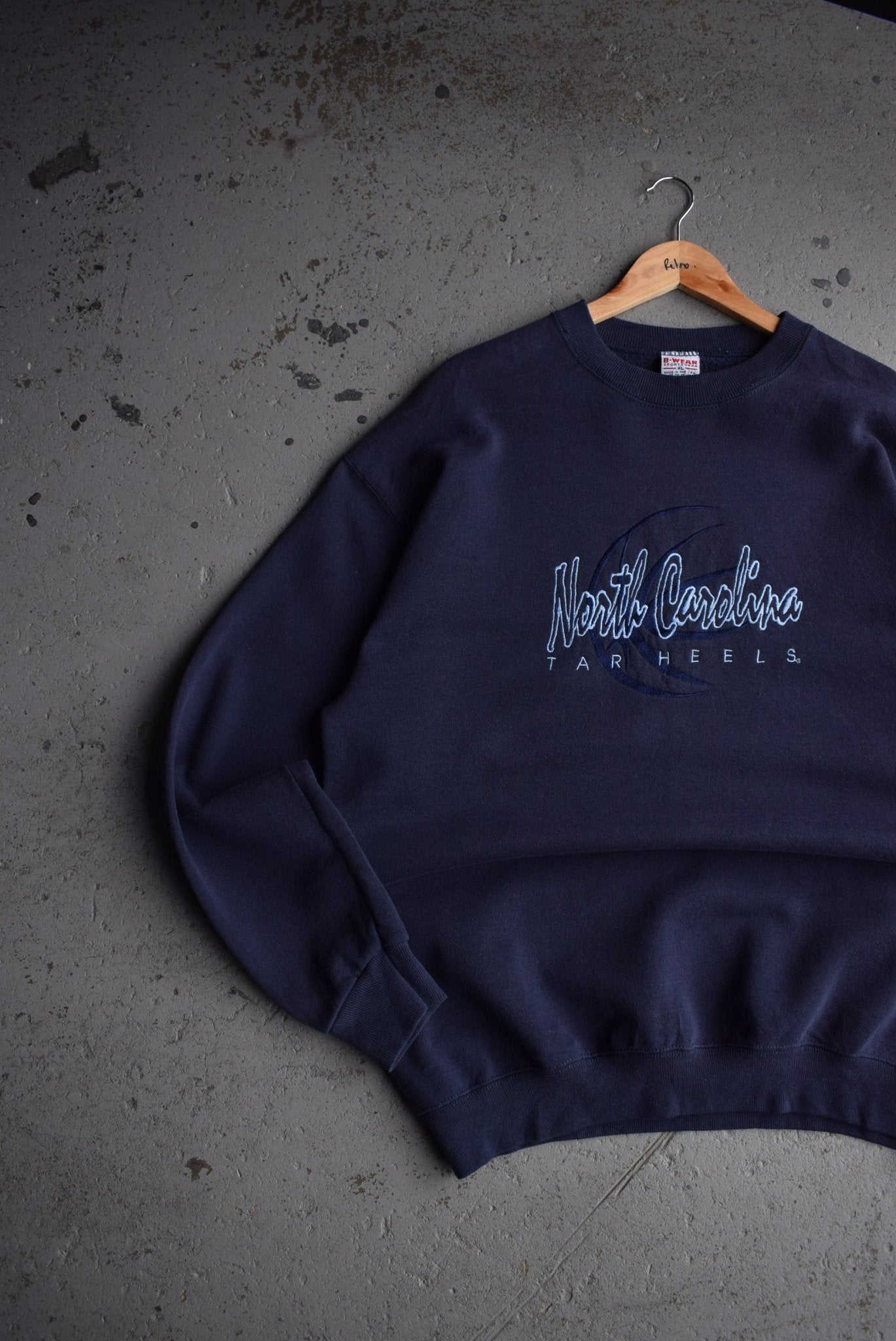 Vintage 90s University of North Carolina Tarheels Embroidered Crewneck (L/XL) - Retrospective Store