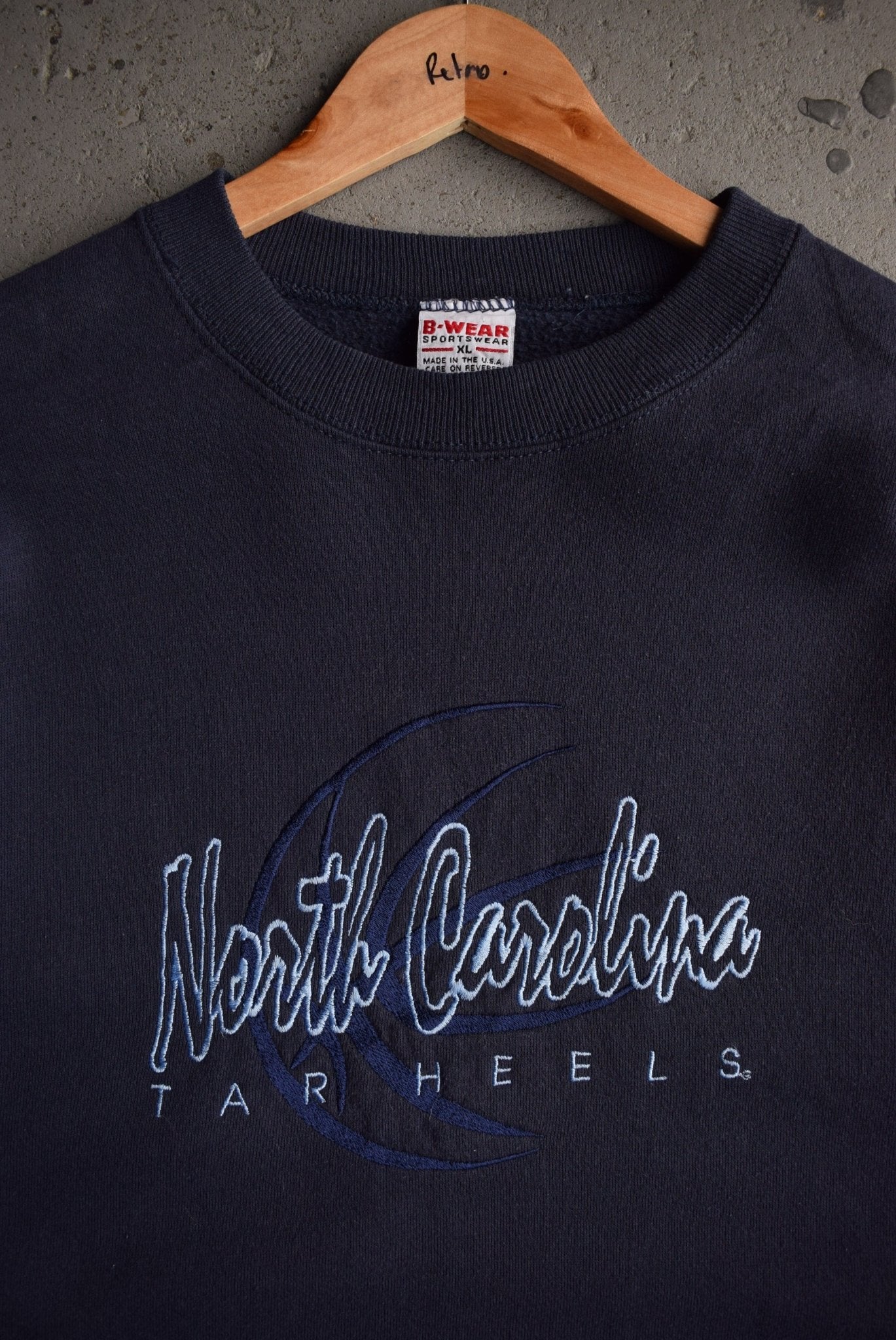 Vintage 90s University of North Carolina Tarheels Embroidered Crewneck (L/XL) - Retrospective Store
