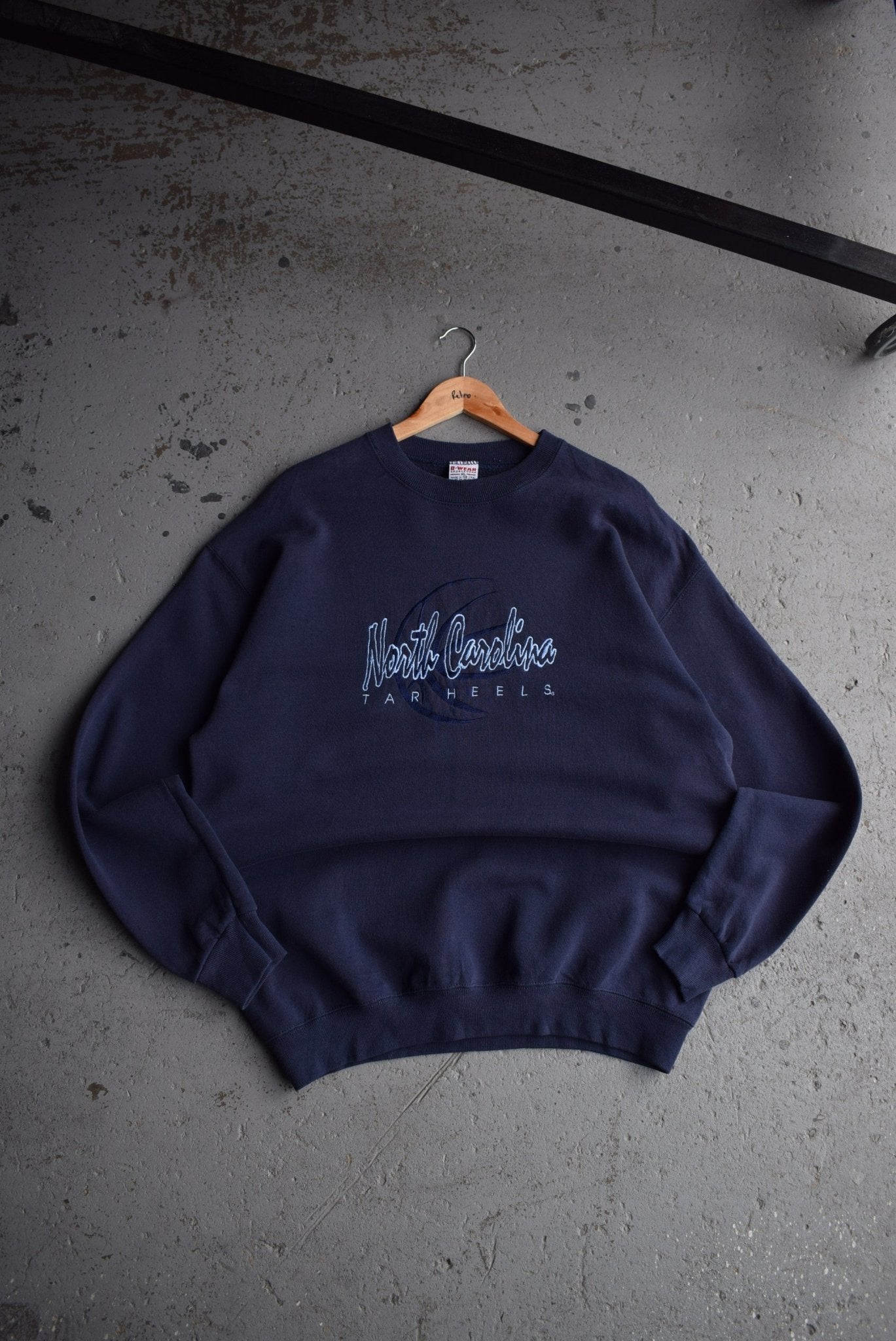 Vintage 90s University of North Carolina Tarheels Embroidered Crewneck (L/XL) - Retrospective Store