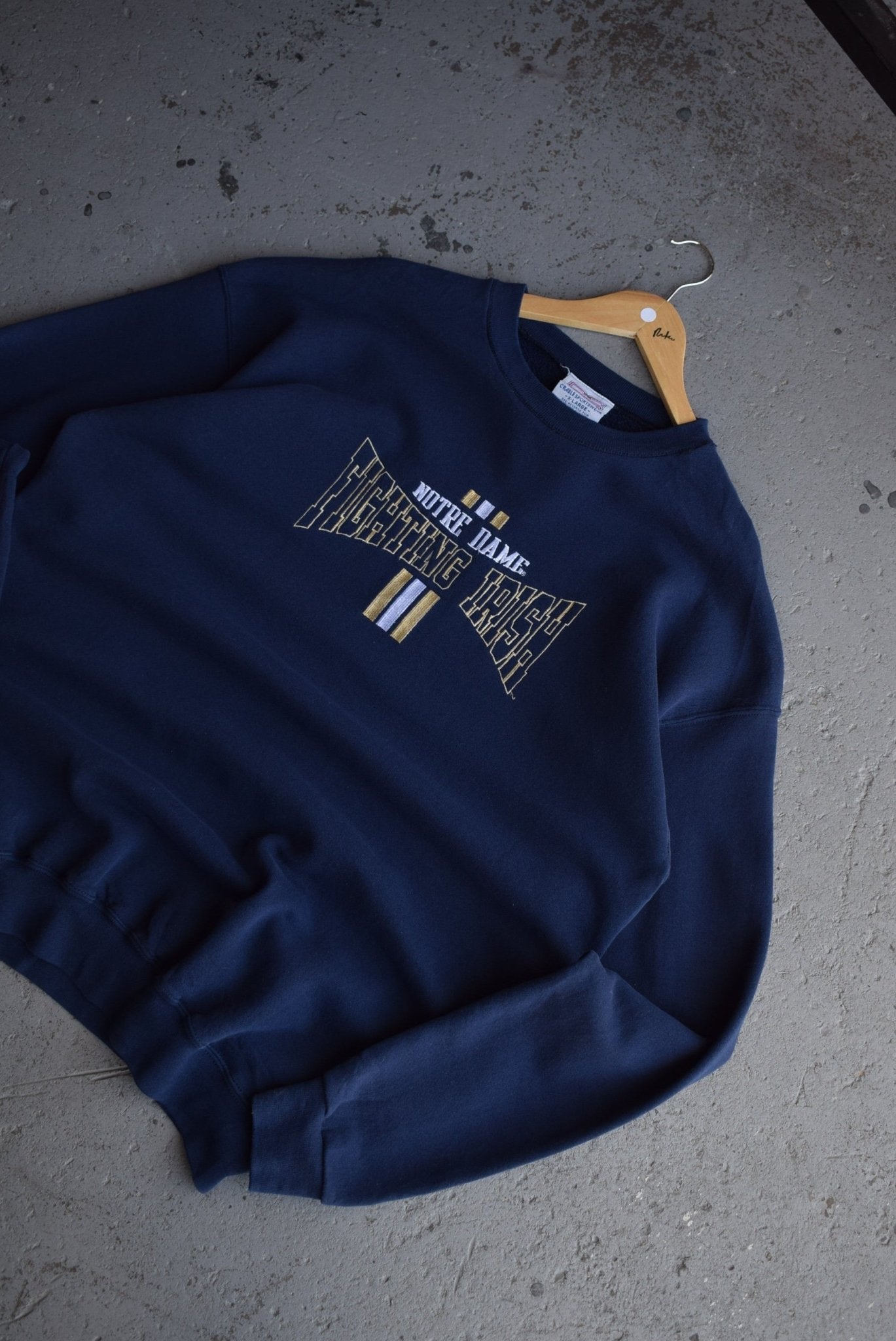 Vintage 90s University of Notre Dame Fighting Irish Embroidered Crewneck (XL) - Retrospective Store