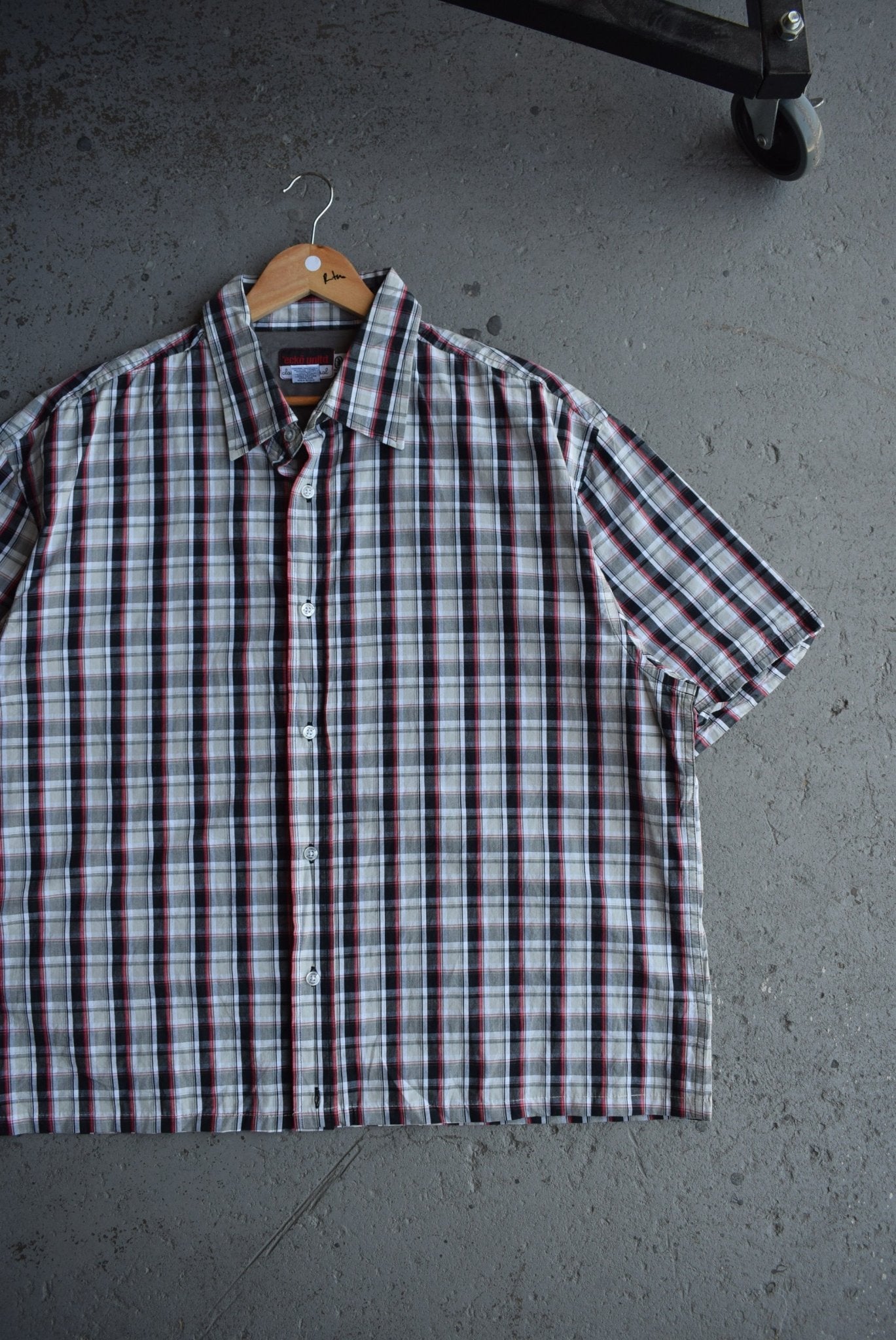 Vintage Ecko Unltd Cropped Button Up (XL) - Retrospective Store