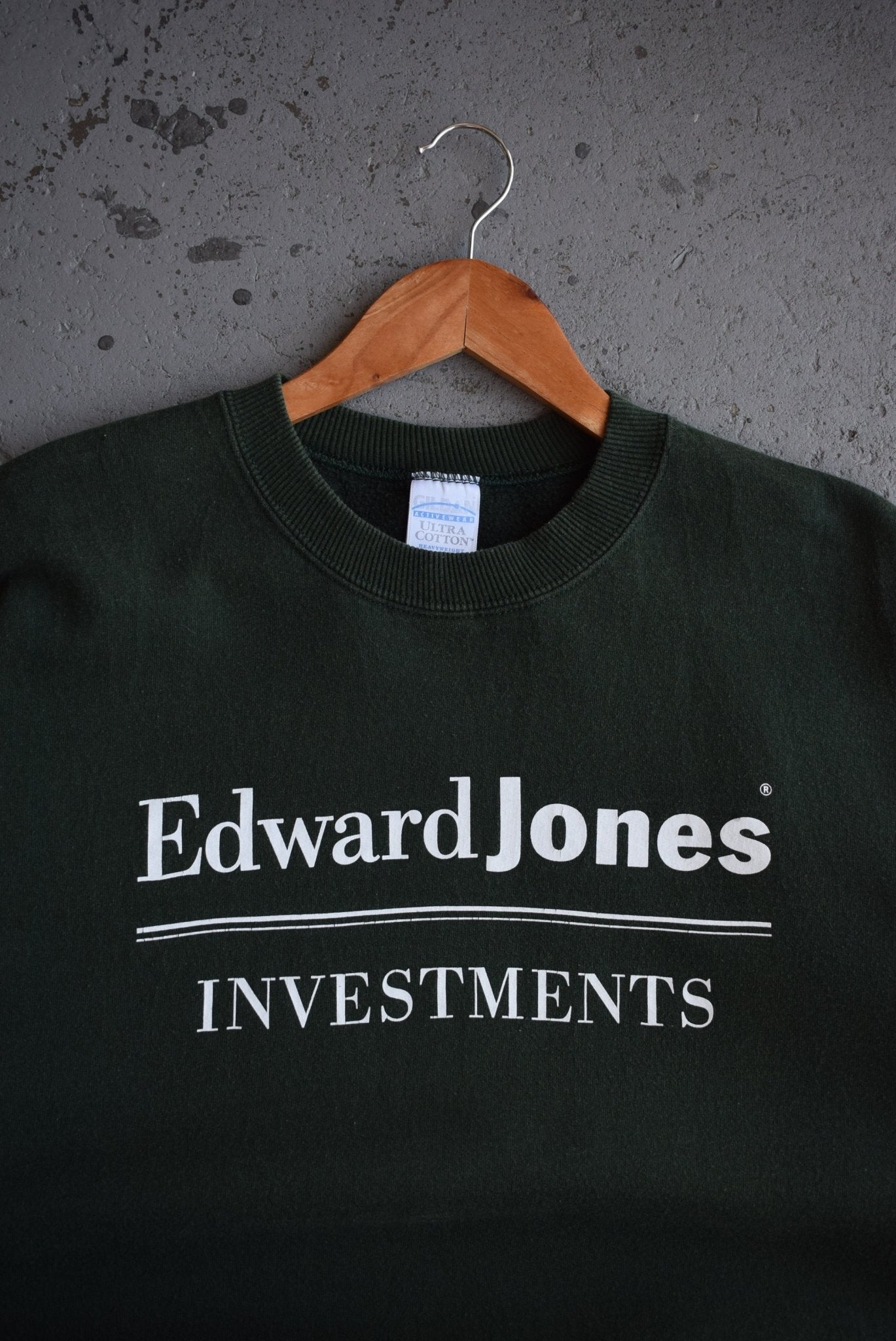 Vintage Edward Jones Investments Graphic Crewneck (XXL) - Retrospective Store