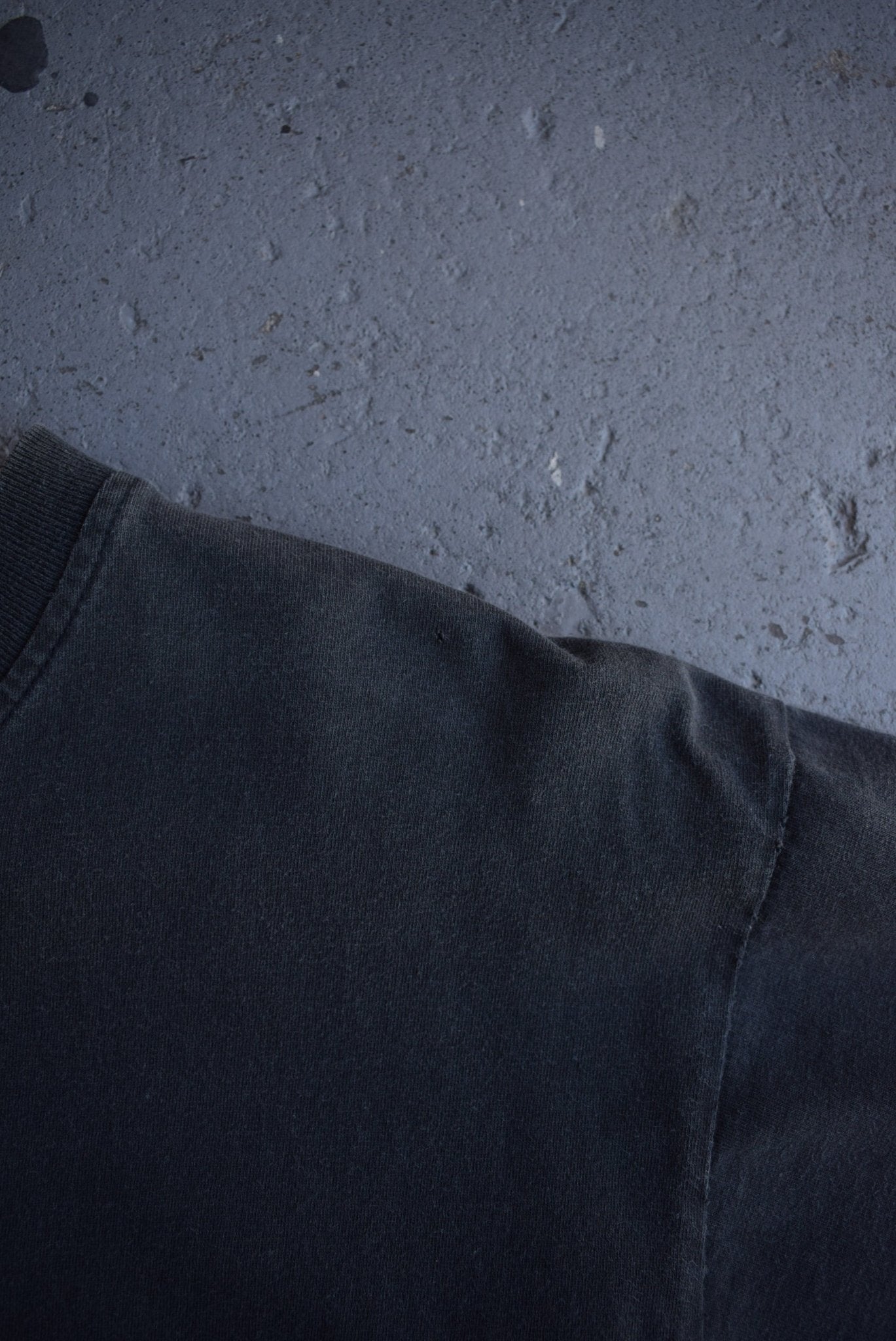 Vintage Guess Jeans Spellout Tee (M) - Retrospective Store