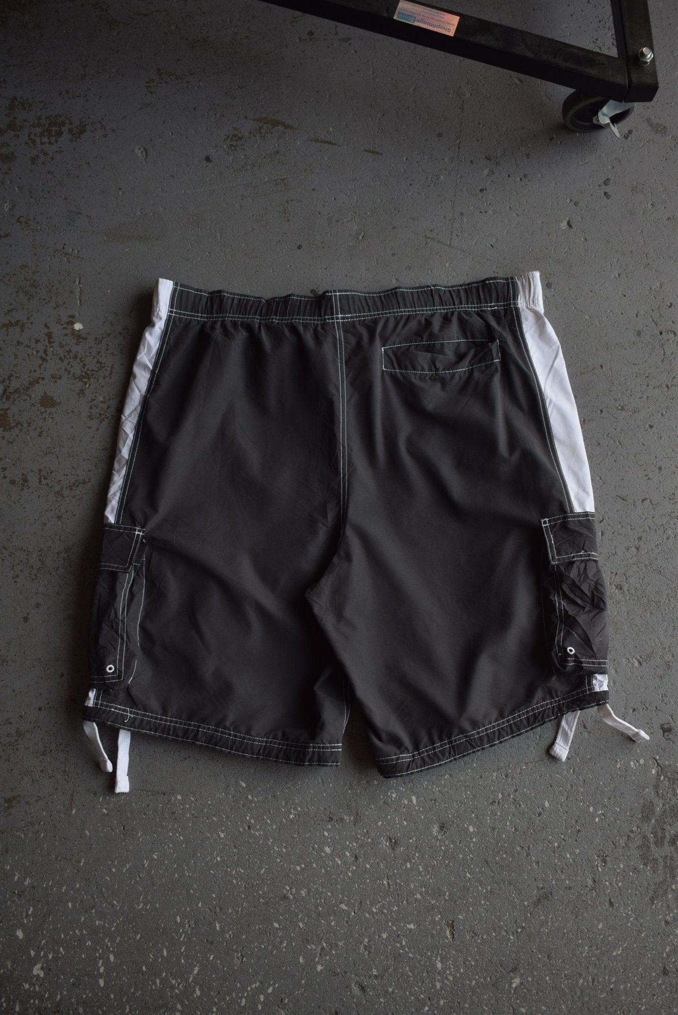 Vintage Nike Classic Logo Embroidered Shorts (XXL) - Retrospective Store