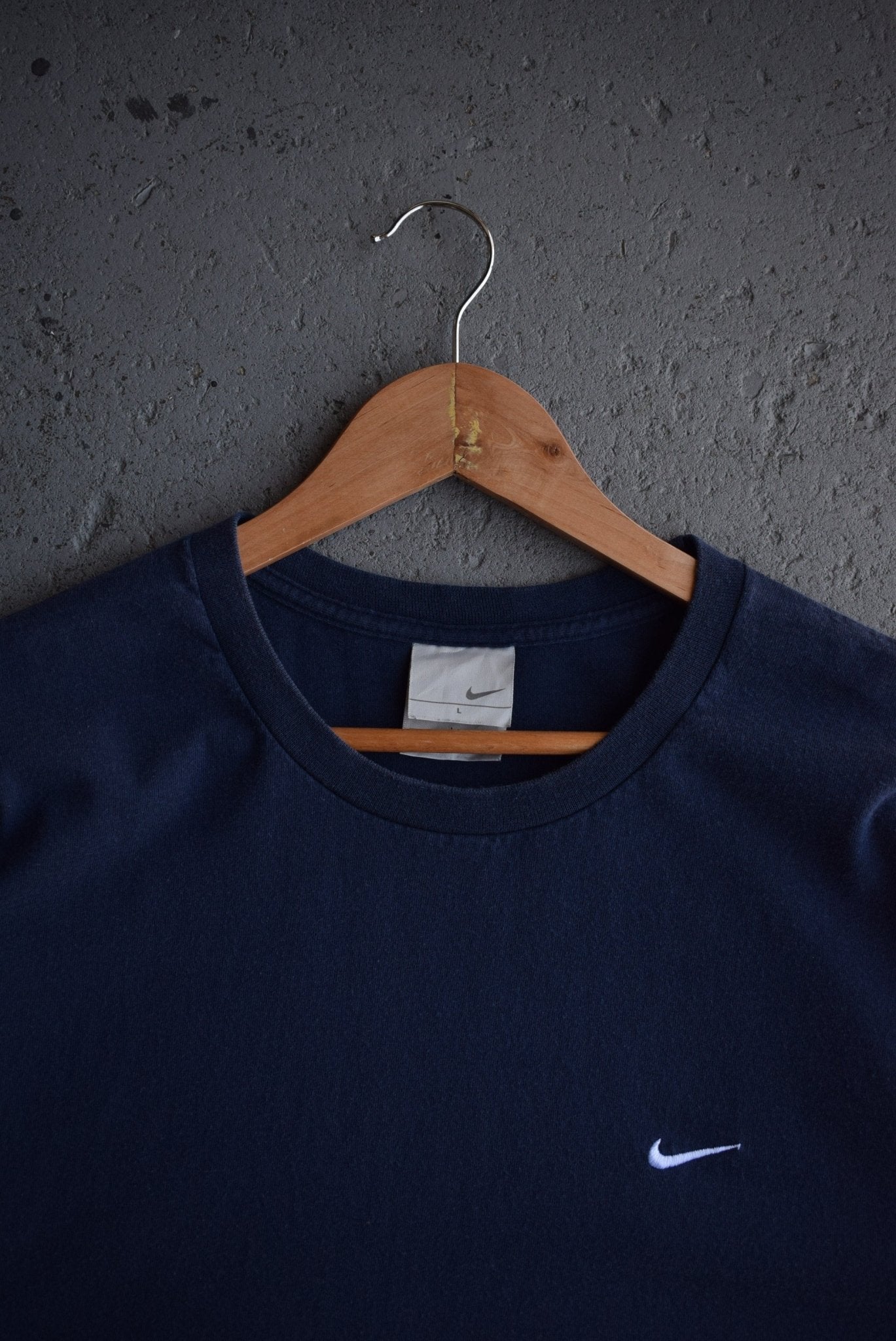 Vintage Nike Classic Logo Embroidered Tee (L) - Retrospective Store