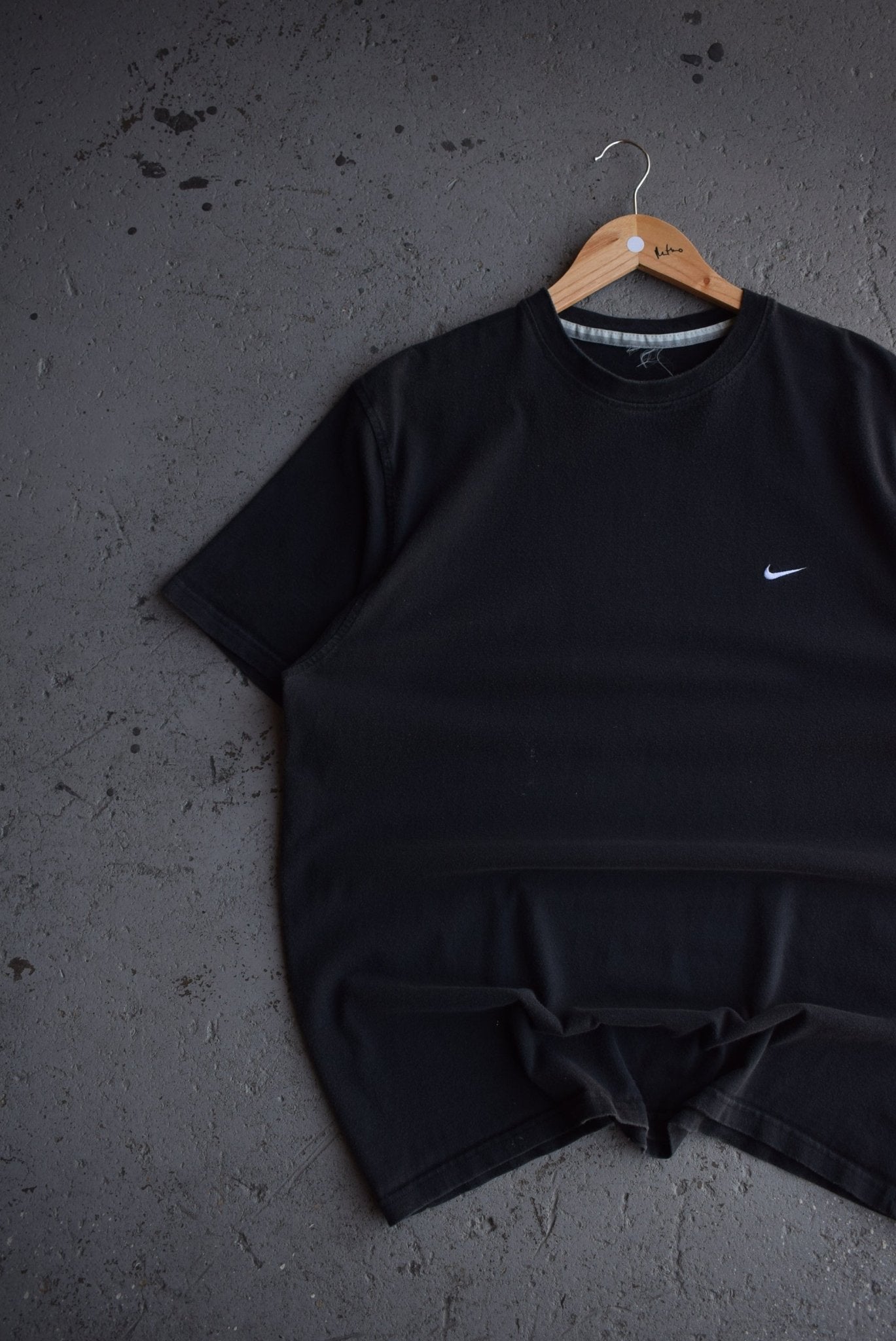 Vintage Nike Classic Logo Embroidered Tee (L) - Retrospective Store