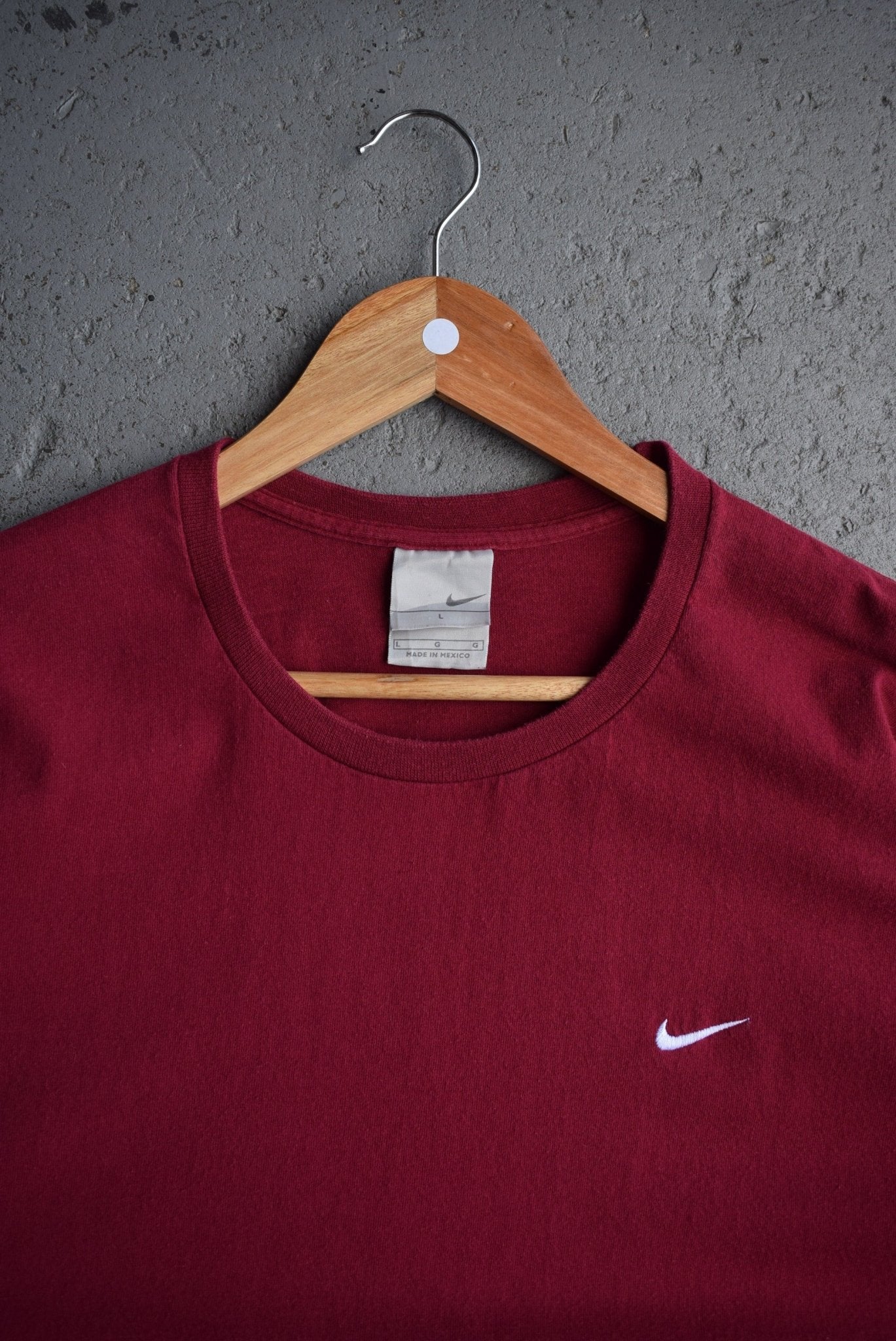 Vintage Nike Classic Logo Embroidered Tee (L) - Retrospective Store