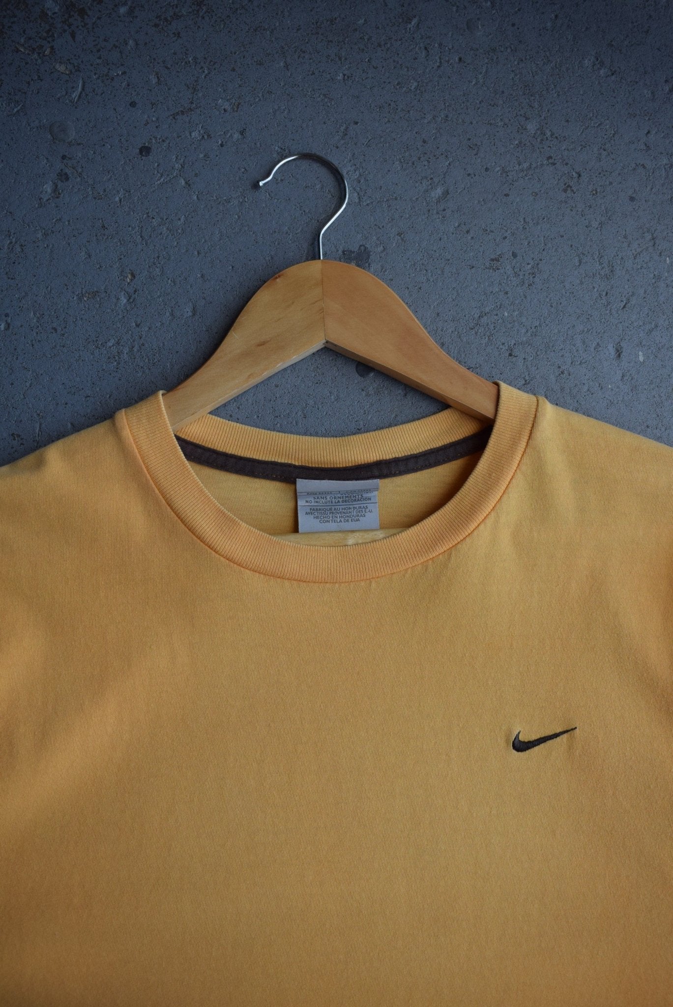 Vintage Nike Classic Logo Embroidered Tee (M) - Retrospective Store