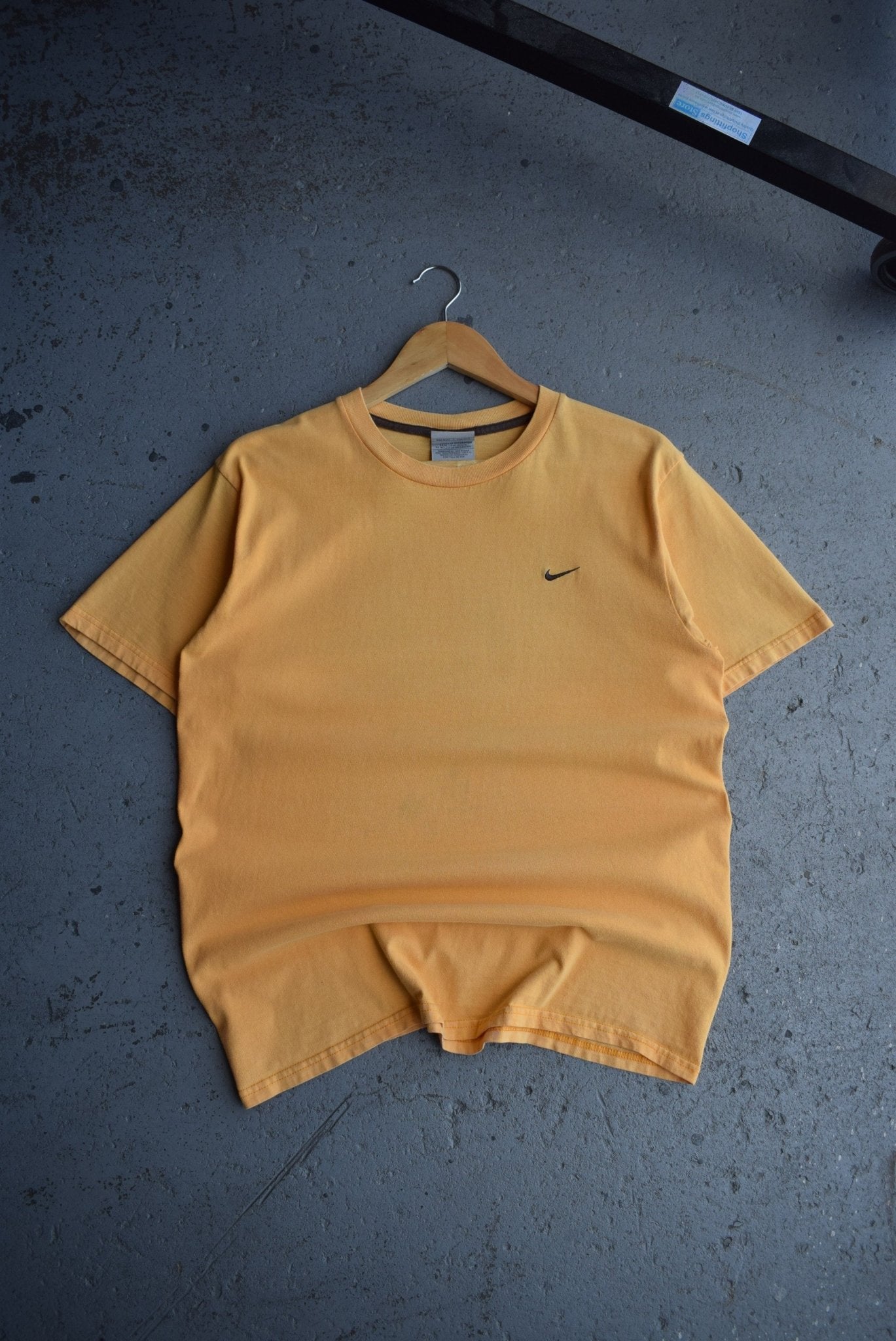 Vintage Nike Classic Logo Embroidered Tee (M) - Retrospective Store