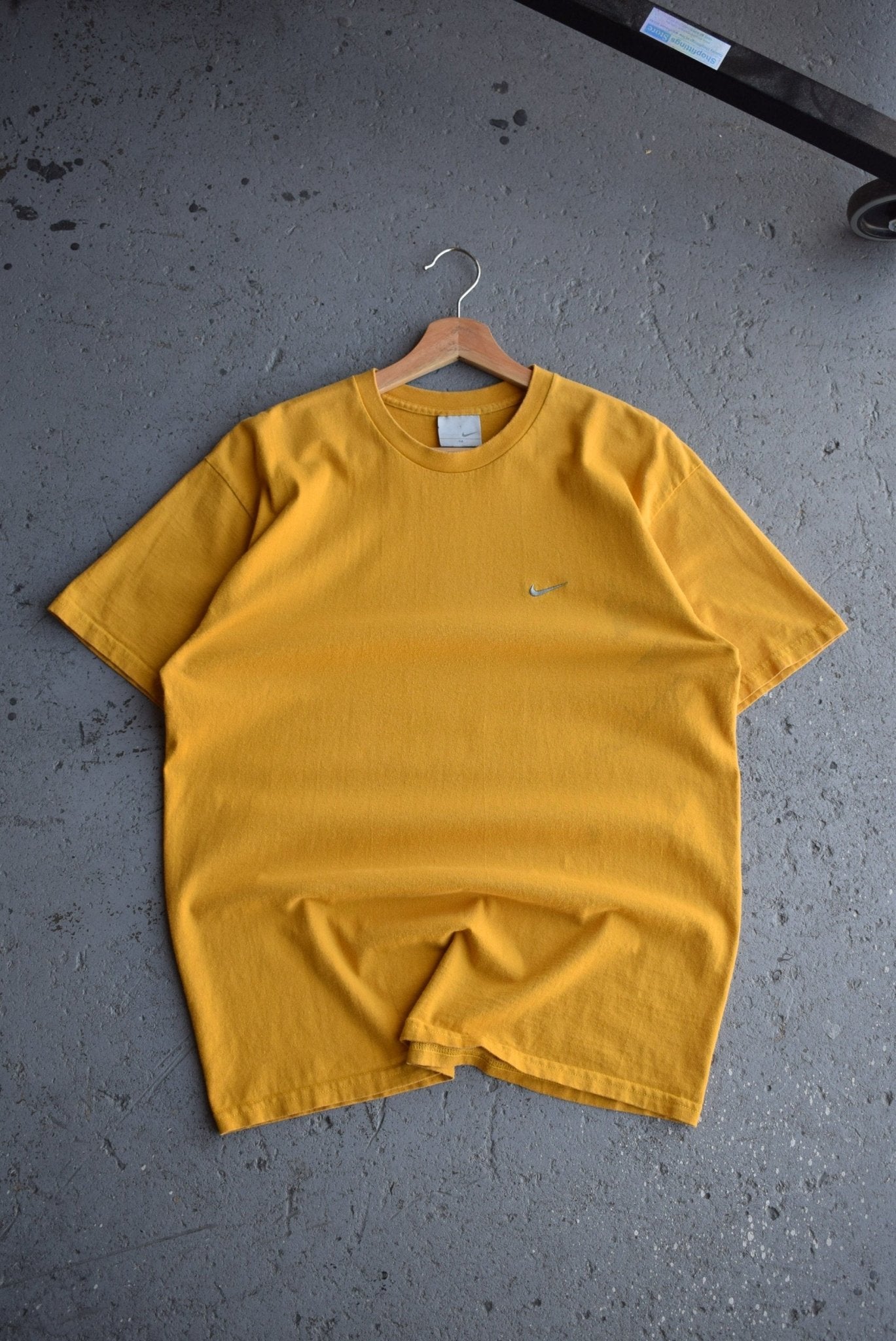 Vintage Nike Classic Logo Embroidered Tee (M) - Retrospective Store