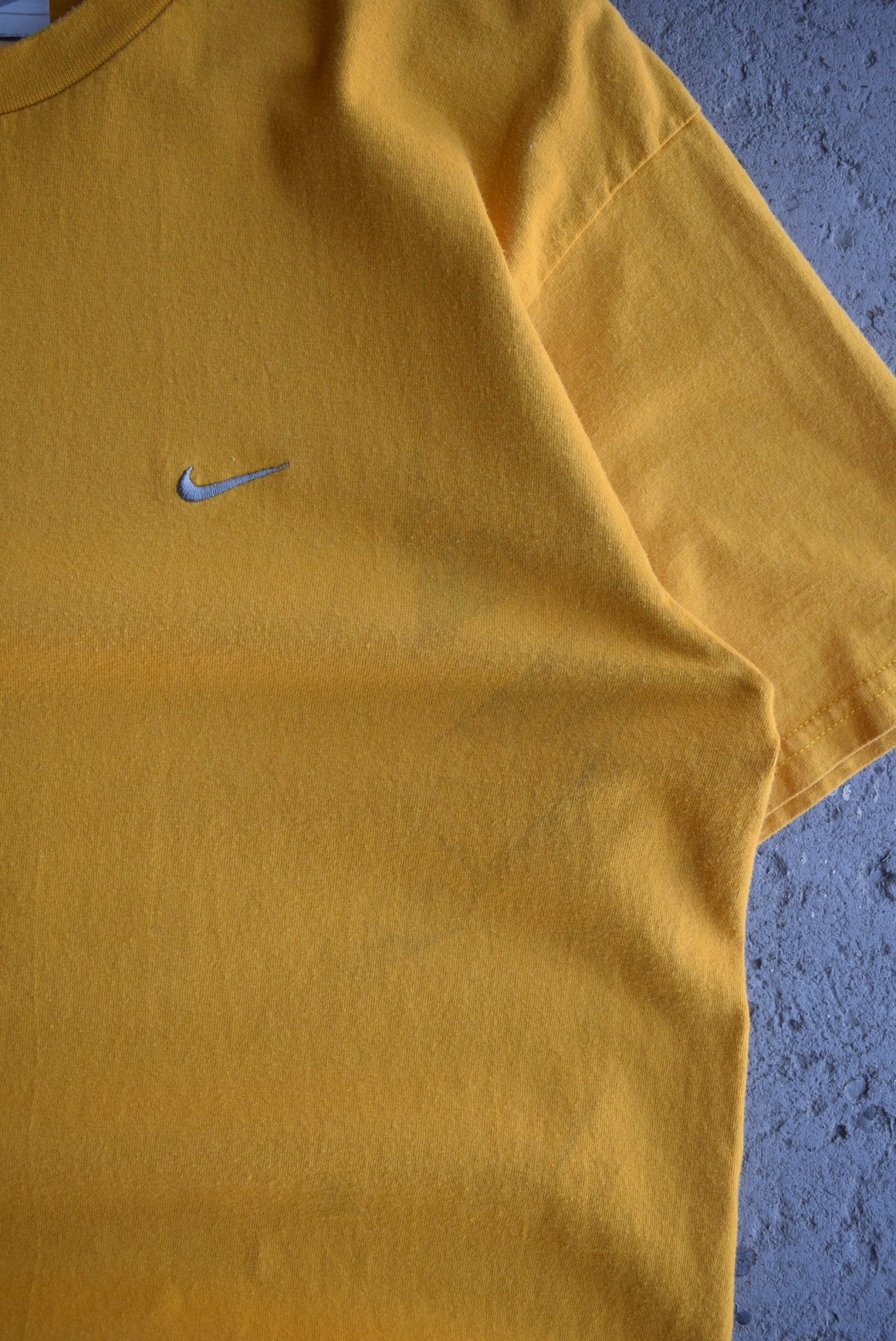 Vintage Nike Classic Logo Embroidered Tee (M) - Retrospective Store