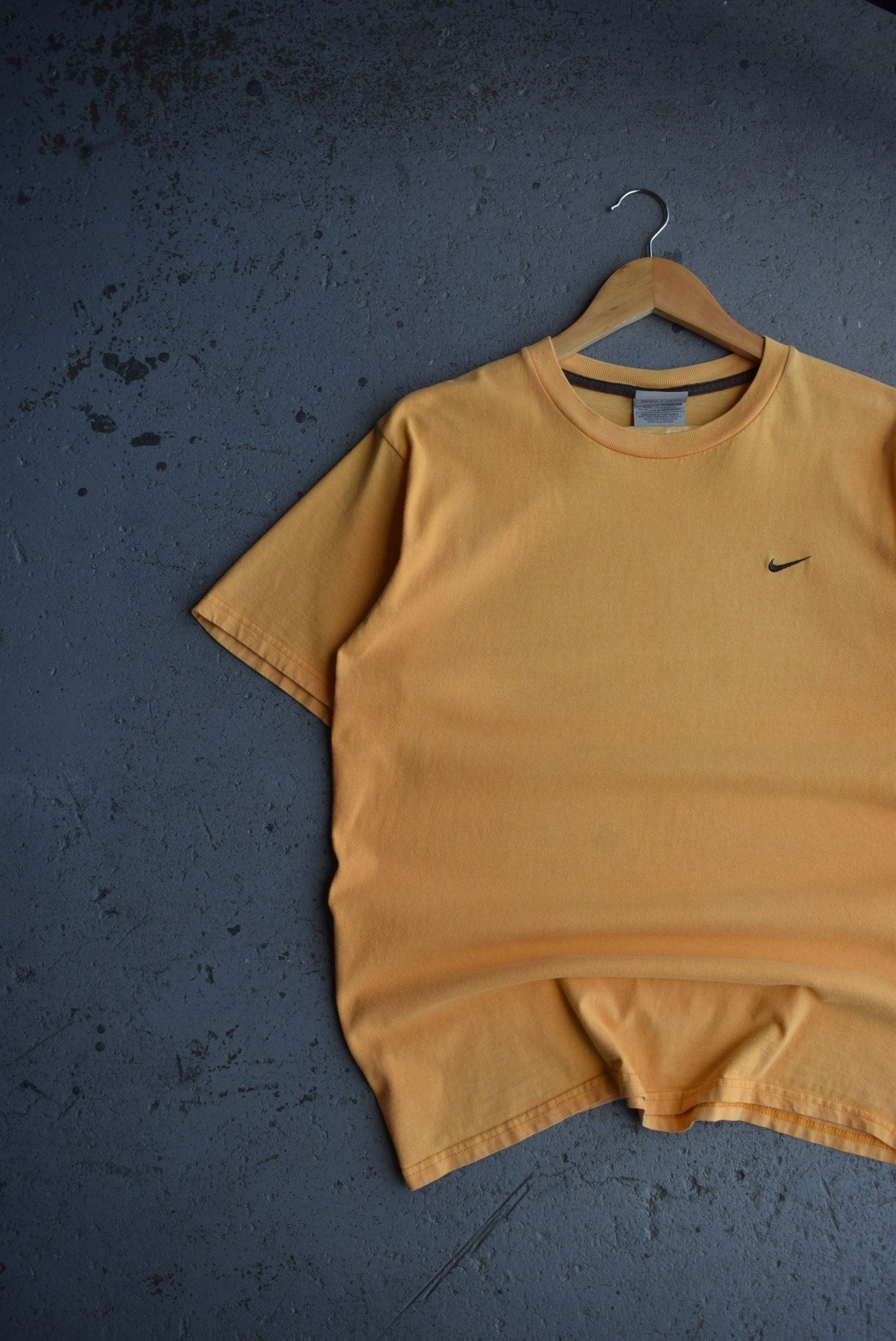 Vintage Nike Classic Logo Embroidered Tee (M) - Retrospective Store