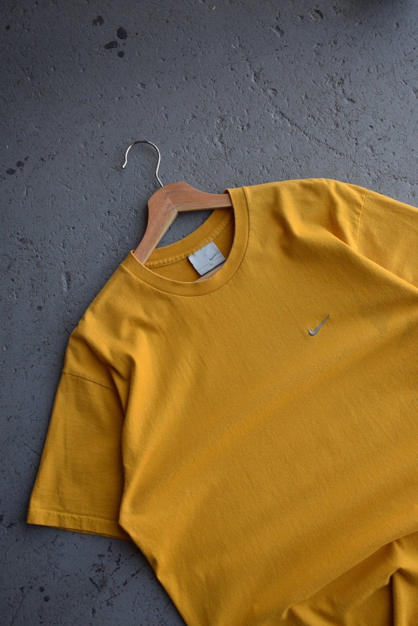 Vintage Nike Classic Logo Embroidered Tee (M) - Retrospective Store