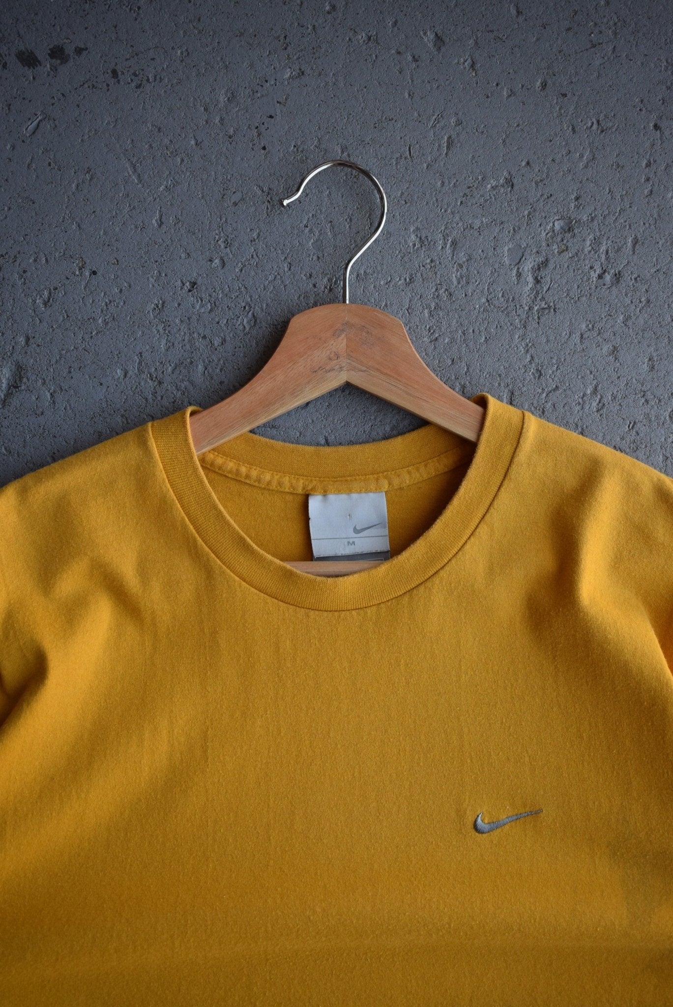Vintage Nike Classic Logo Embroidered Tee (M) - Retrospective Store