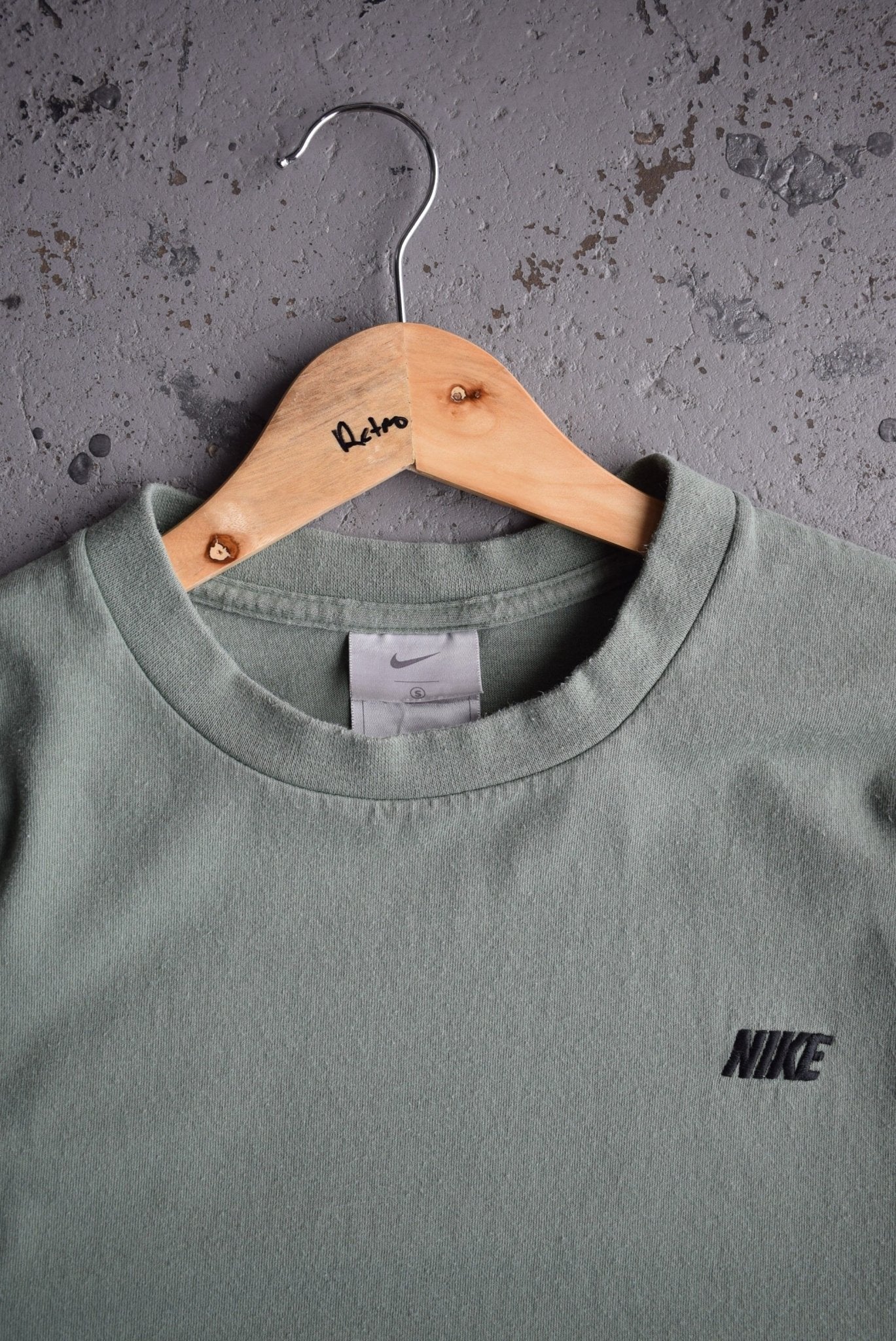 Vintage Nike Classic Logo Embroidered Tee (S) - Retrospective Store