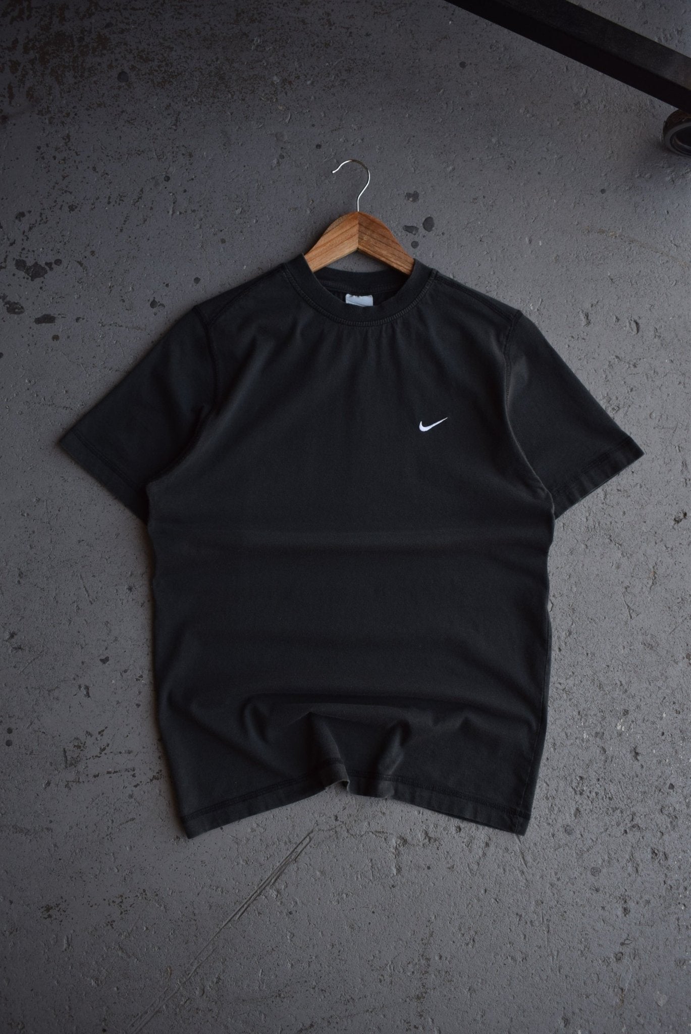 Vintage Nike Classic Logo Embroidered Tee (S) - Retrospective Store