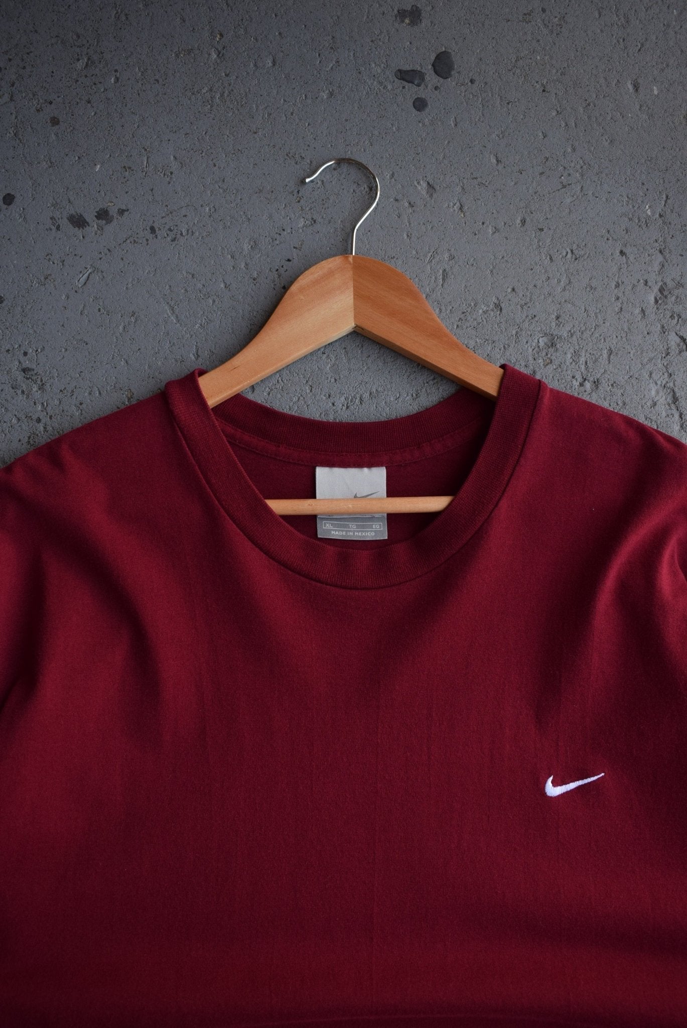 Vintage Nike Classic Logo Embroidered Tee (XL) - Retrospective Store